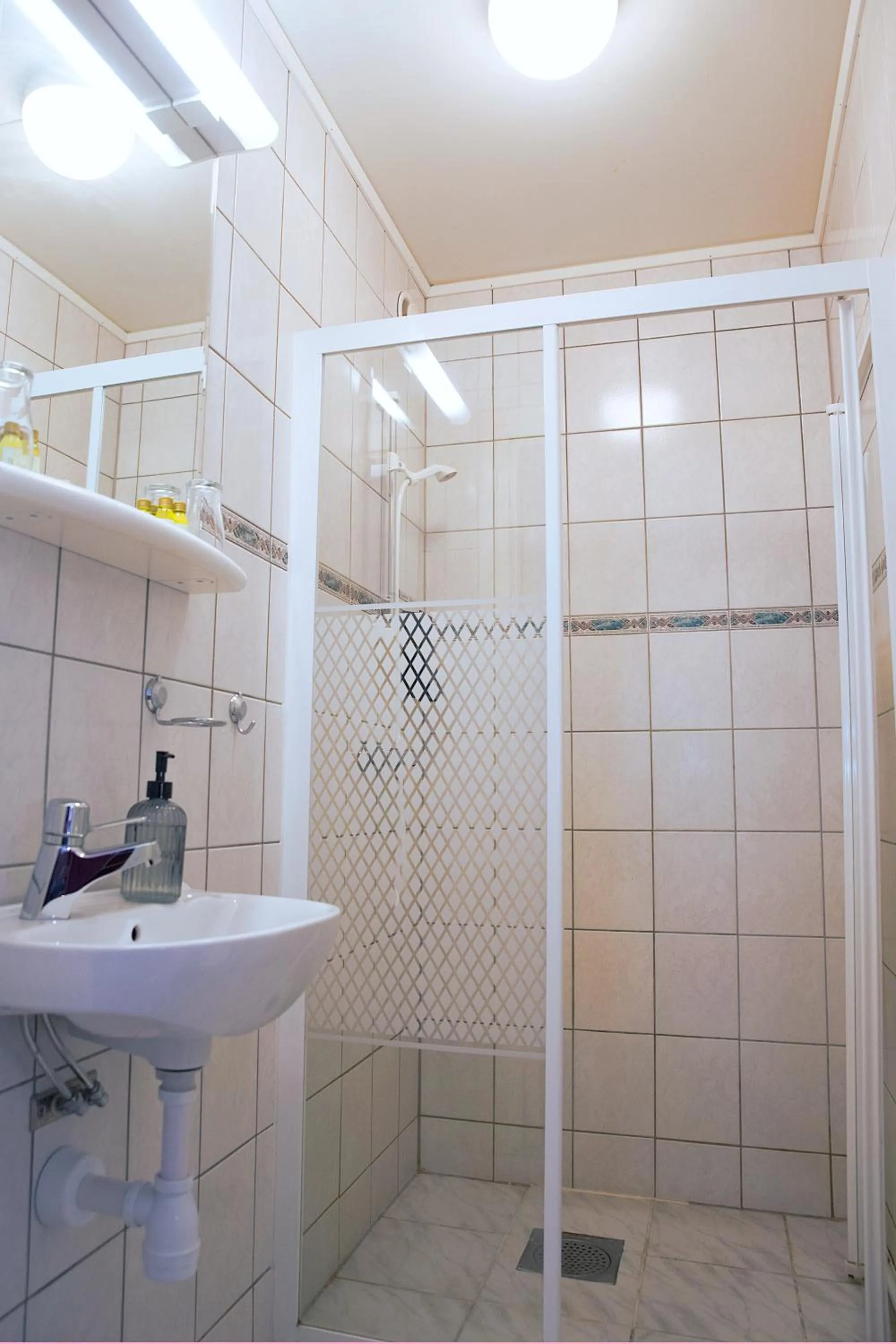 Shower in Hotell Vaxblekaregården