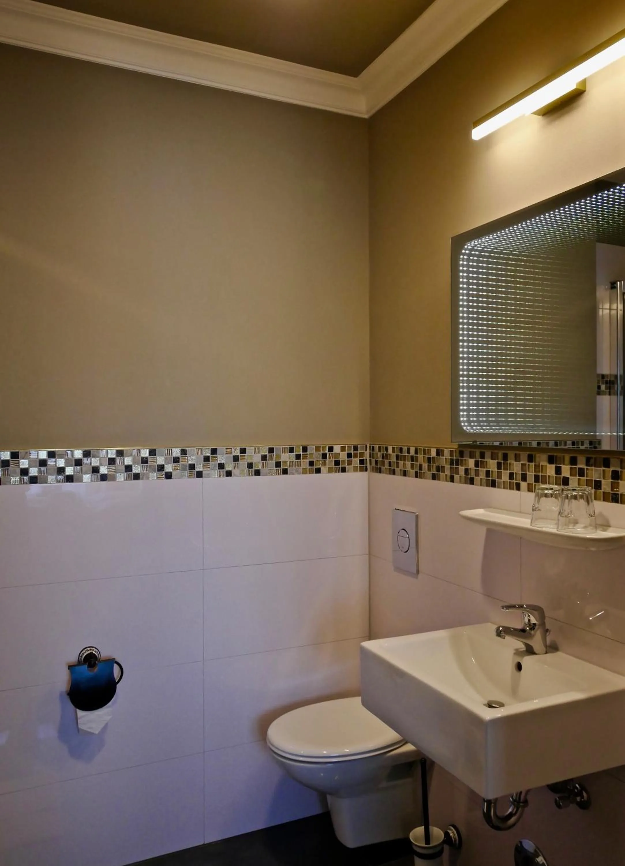 Toilet in Merite Hotels Hamburg Altona GmbH