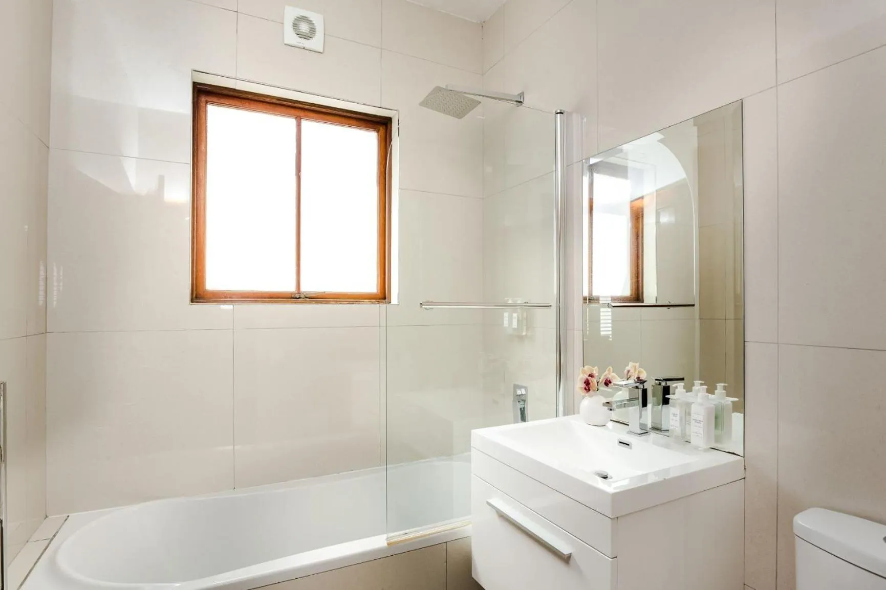 Bathroom in Roosenwijn Guesthouse