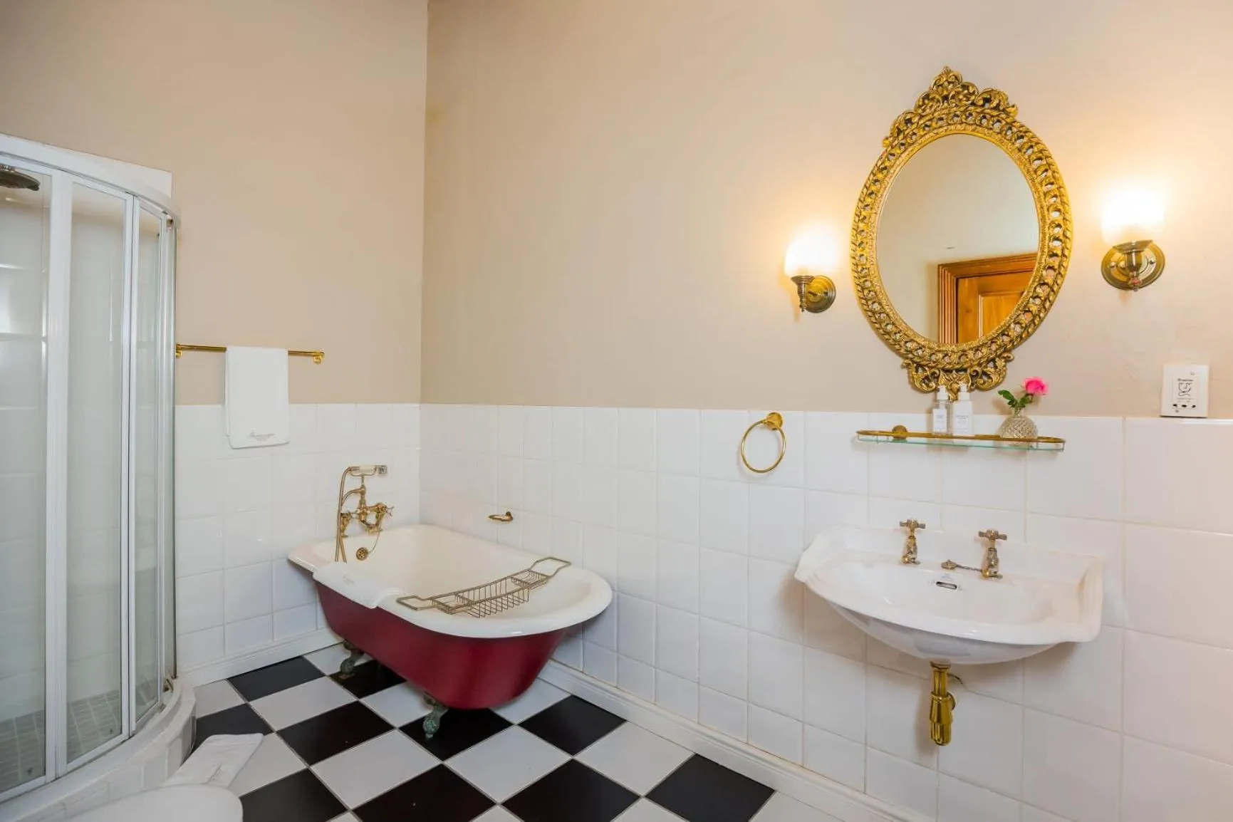 Bathroom in Roosenwijn Guesthouse