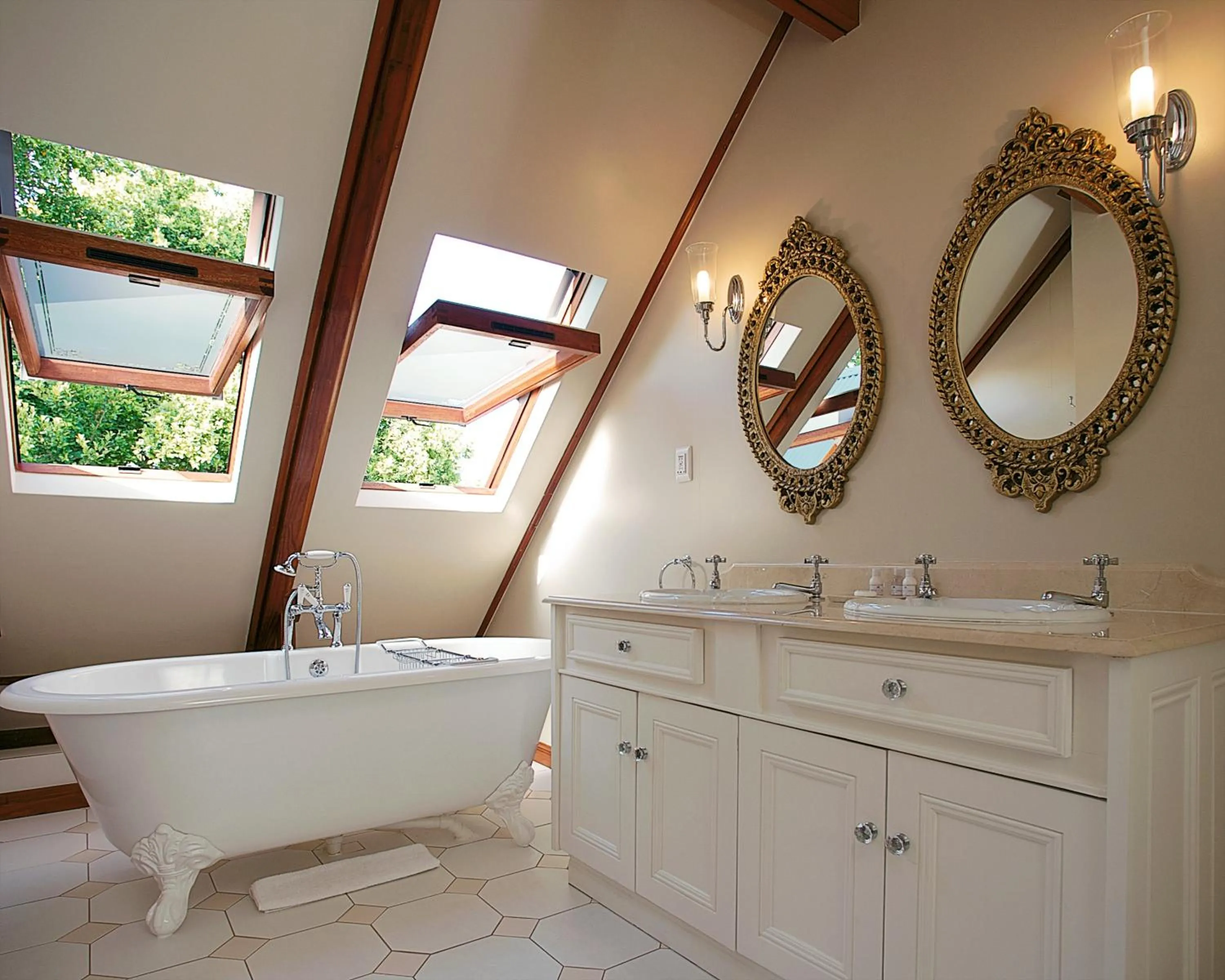 Bathroom in Roosenwijn Guesthouse