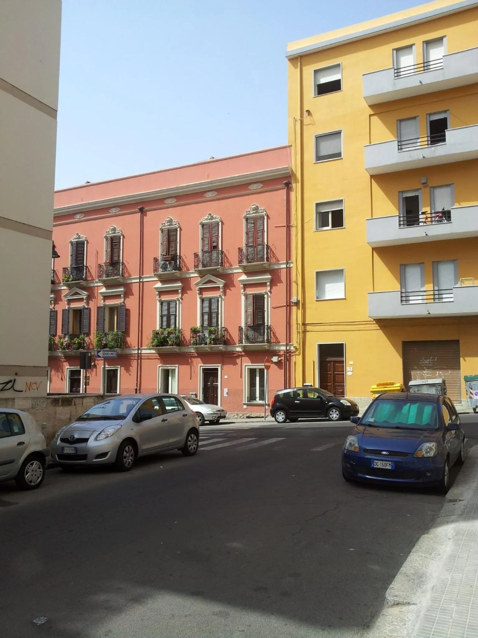 Facade/entrance in Lewisrooms Domo