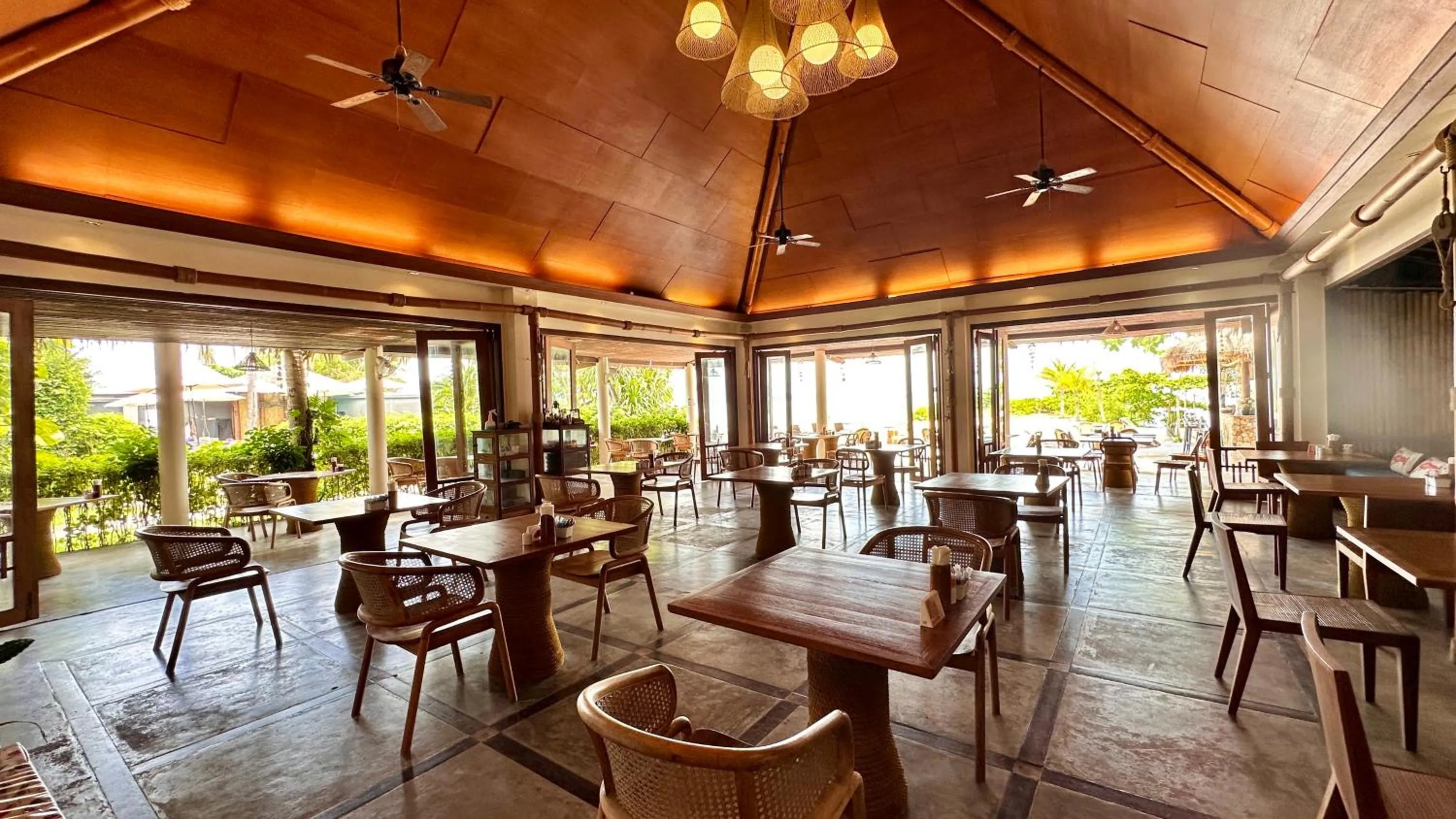 Restaurant/places to eat in Deva Beach Resort Samui