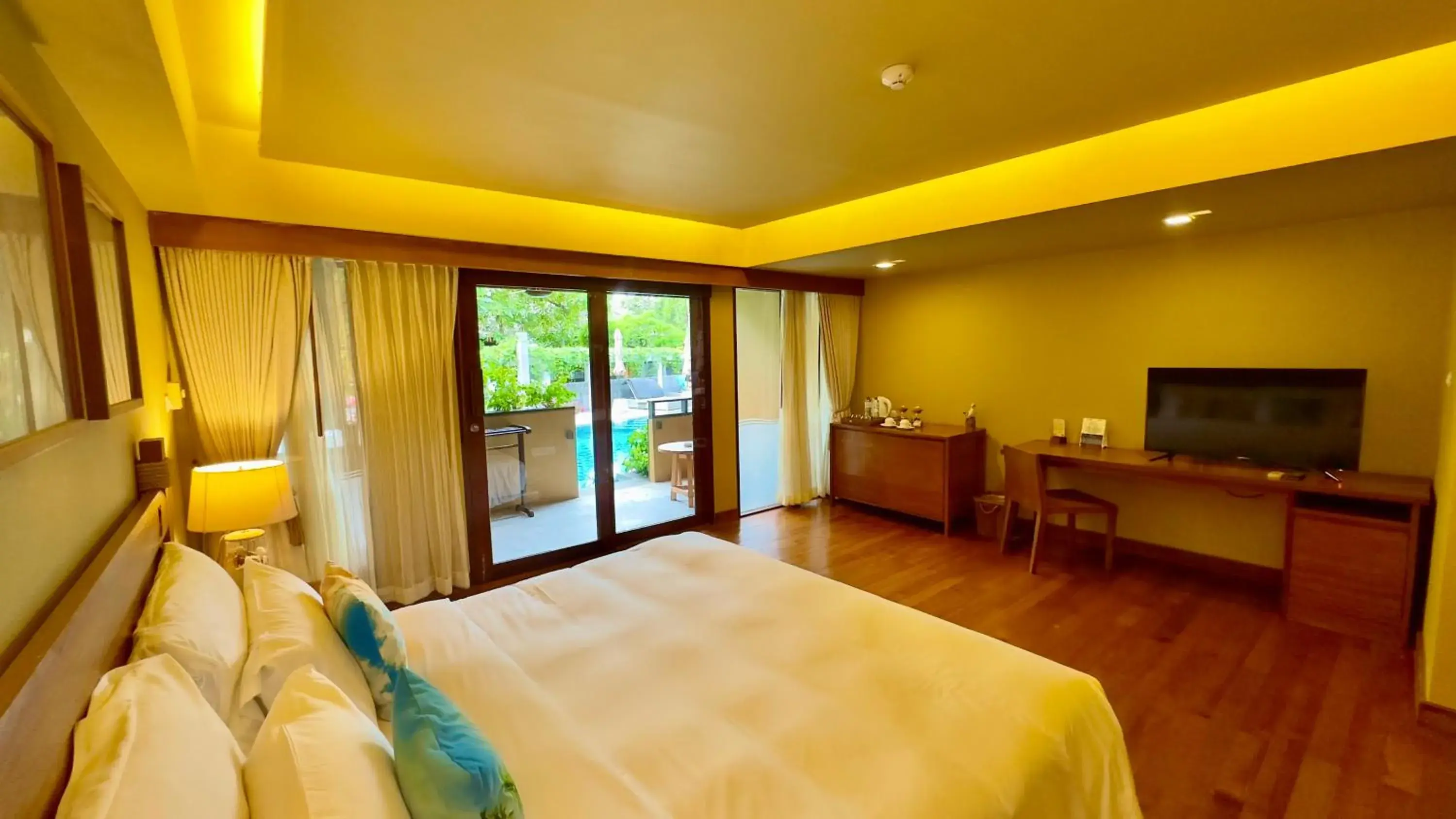 Grand Deluxe with Pool Access in Deva Beach Resort Samui Grand Deluxe with Pool Access in Deva Beach Resort Samui