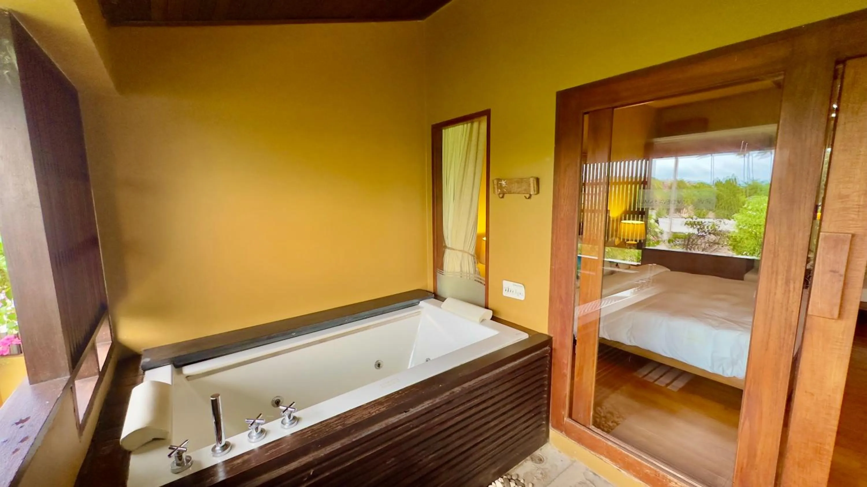 Balcony/Terrace, Bed in Deva Beach Resort Samui