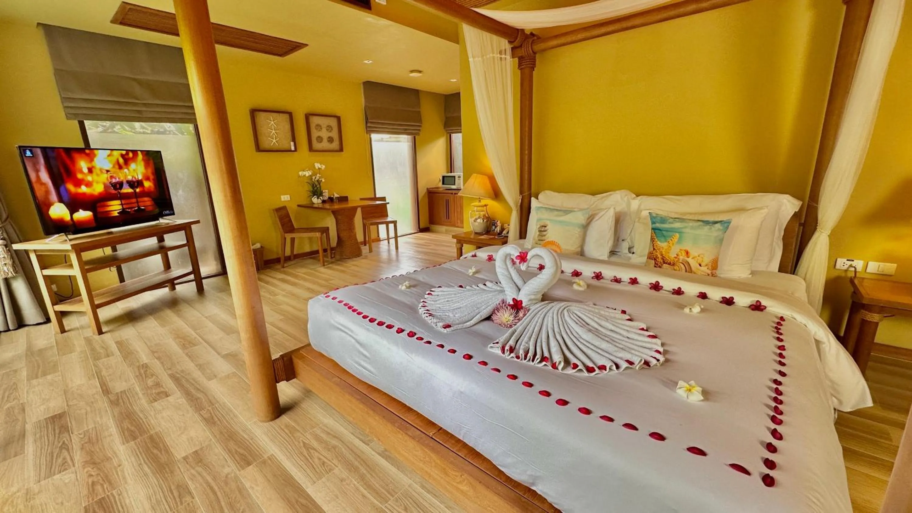 Decorative detail, Bed in Deva Beach Resort Samui