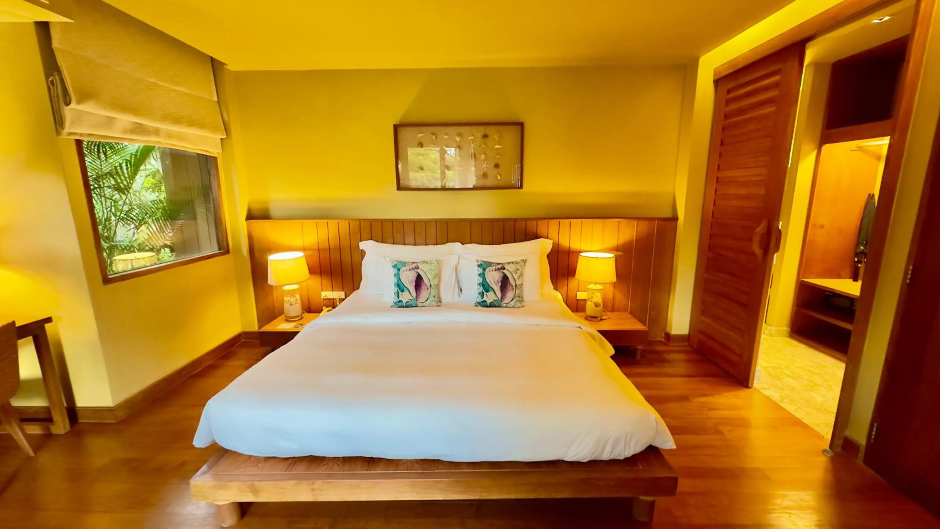 Bed in Deva Beach Resort Samui