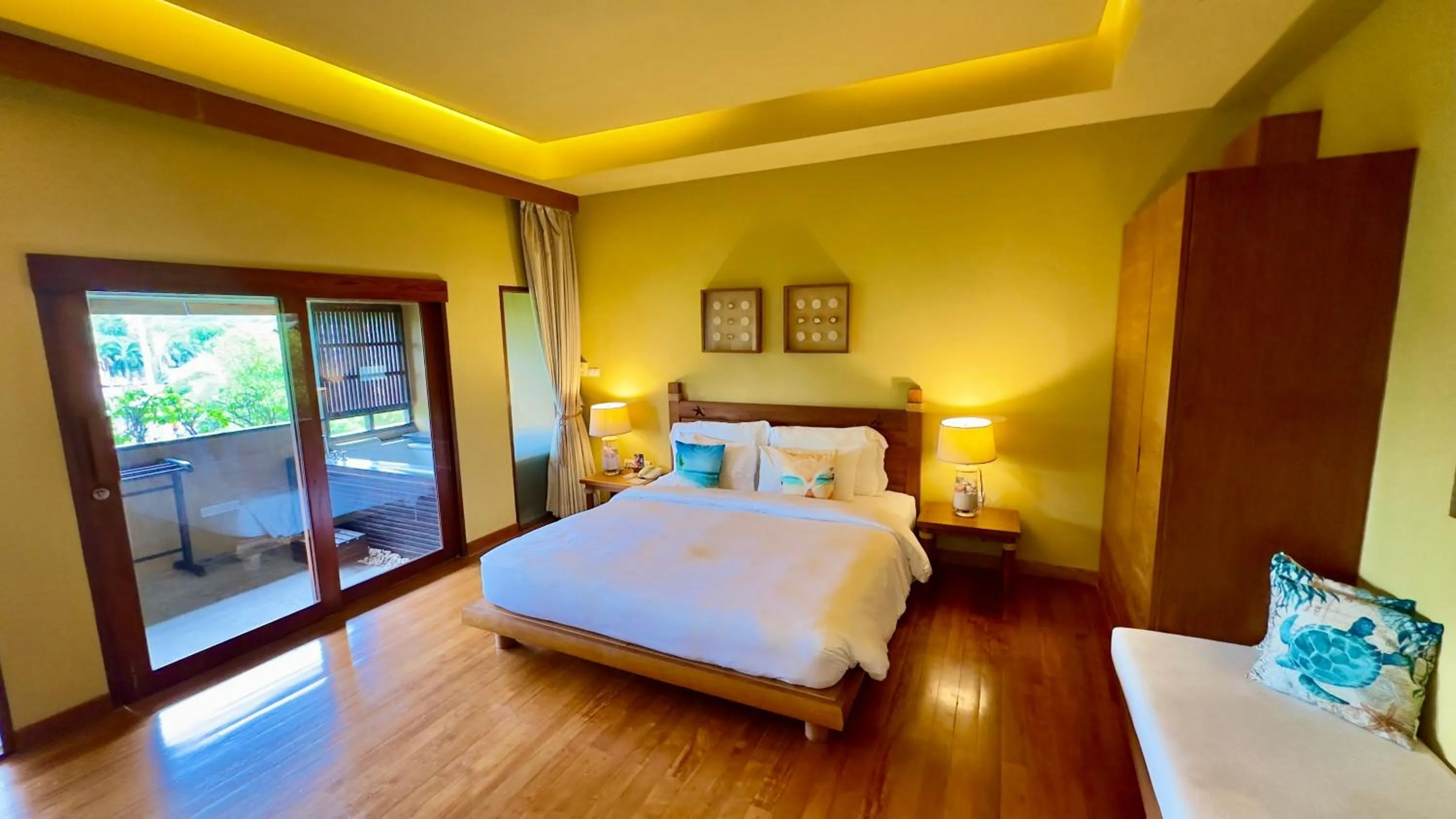 Bed in Deva Beach Resort Samui