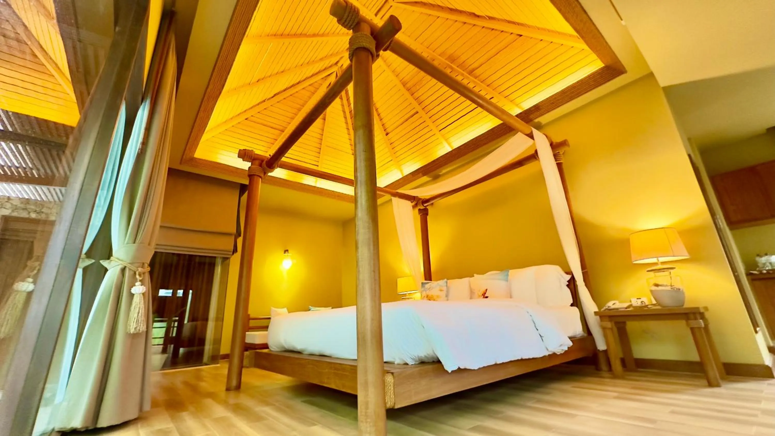Bed in Deva Beach Resort Samui