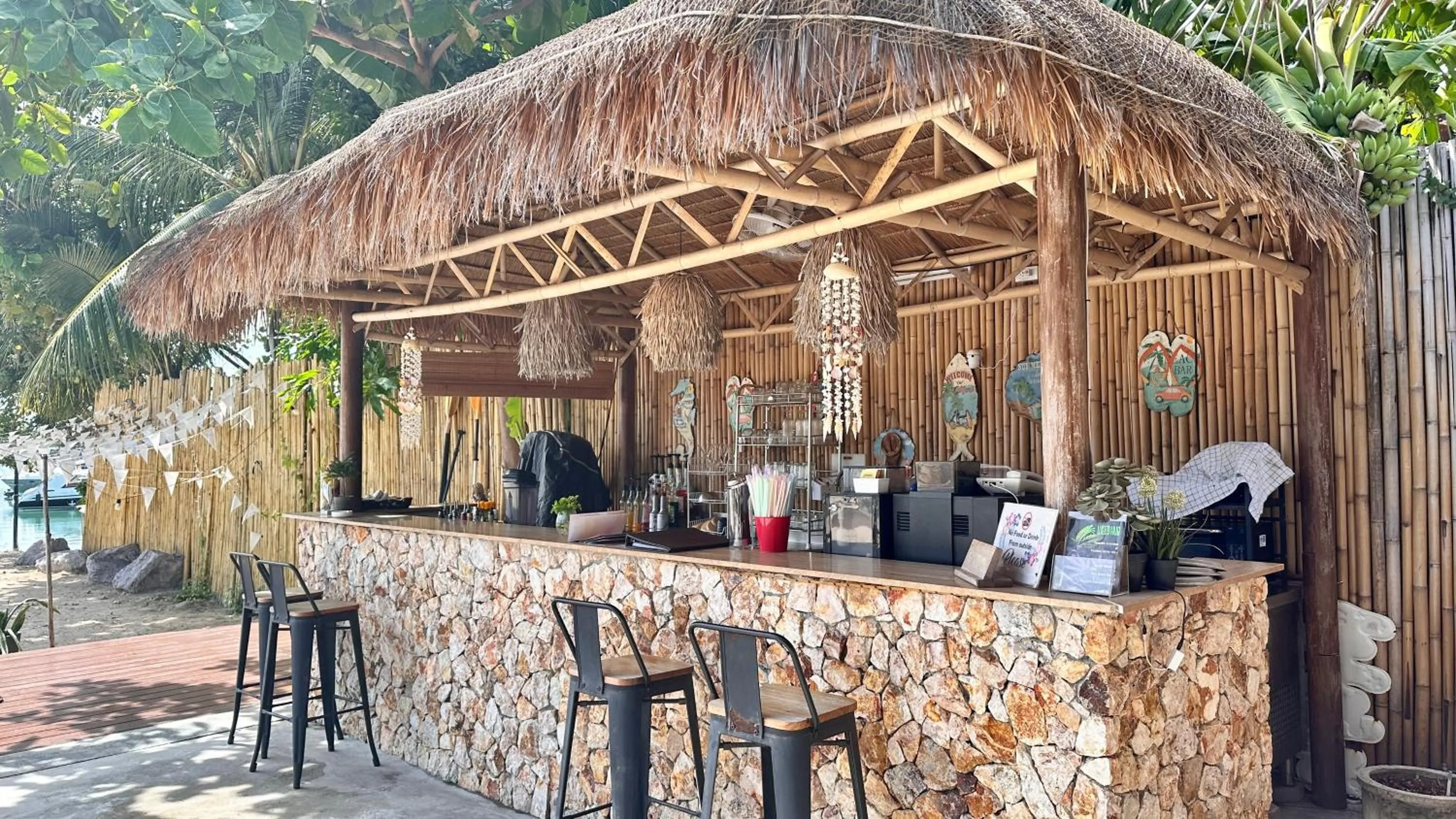 Lounge or bar in Deva Beach Resort Samui