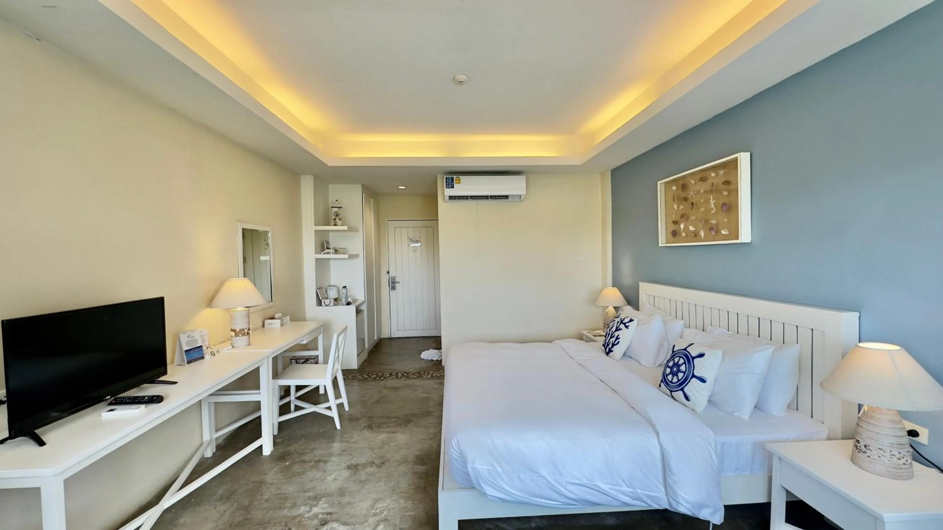 Bed in Deva Beach Resort Samui