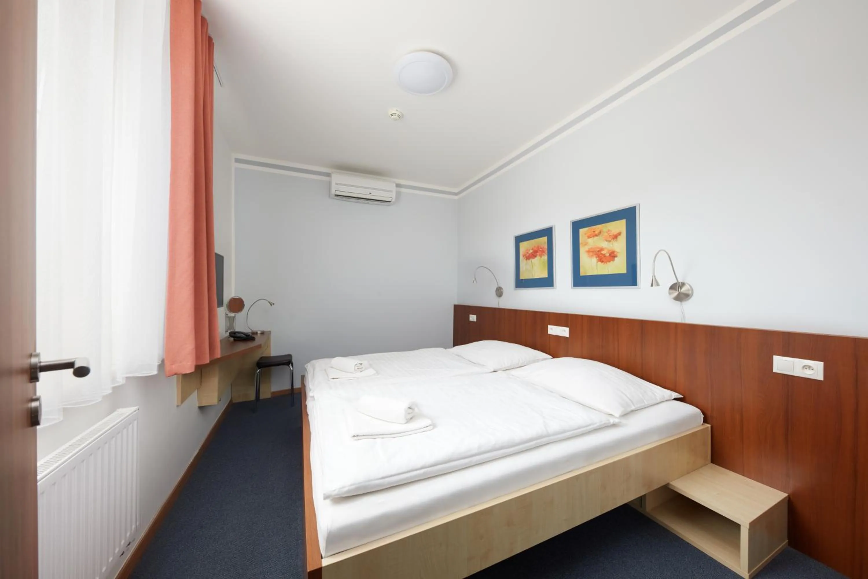 Bed in Hotel Nikolas