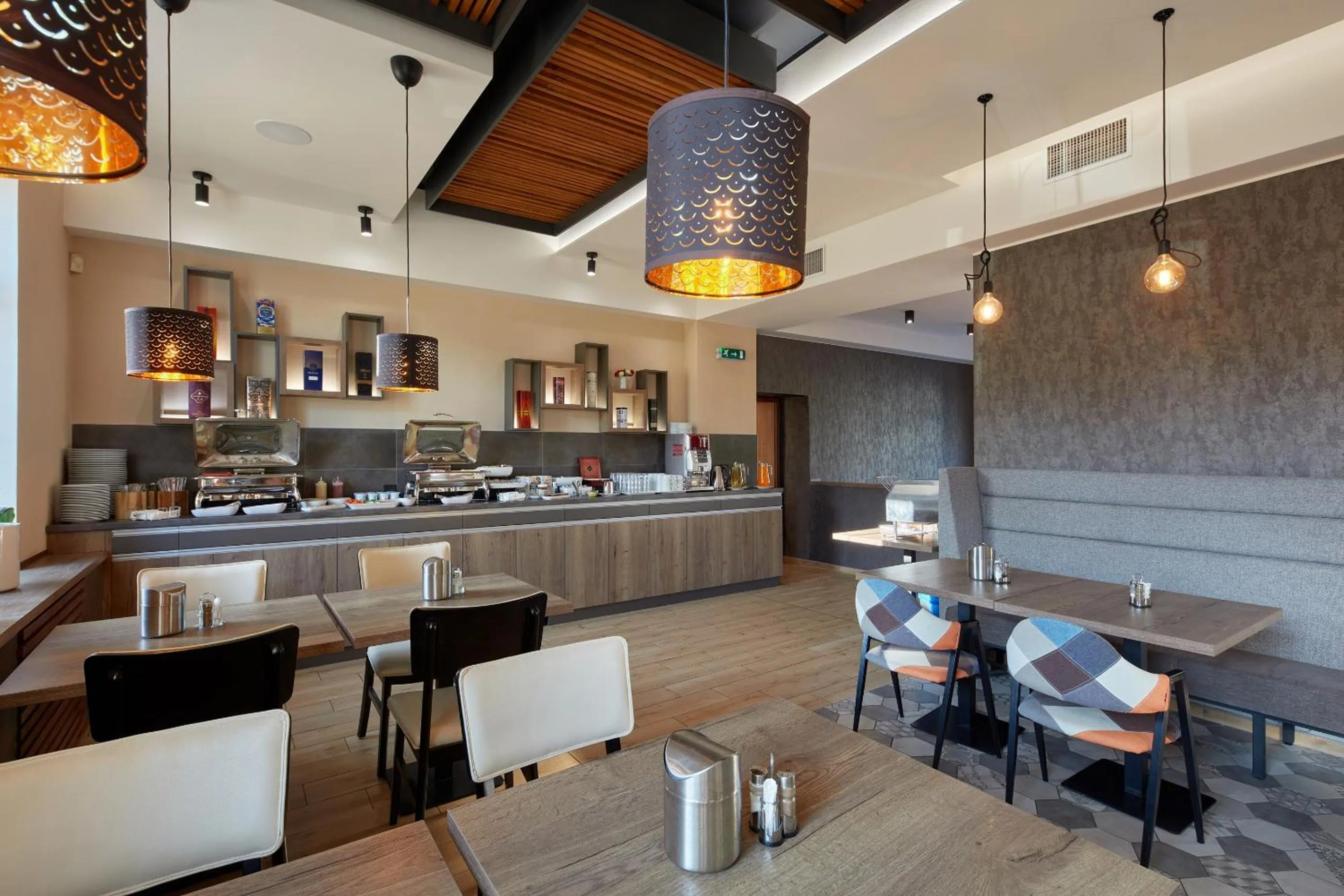 Restaurant/places to eat in Hotel Nikolas