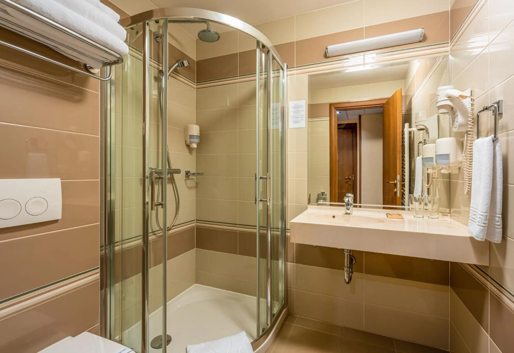 Shower in Hotel Leul de Aur