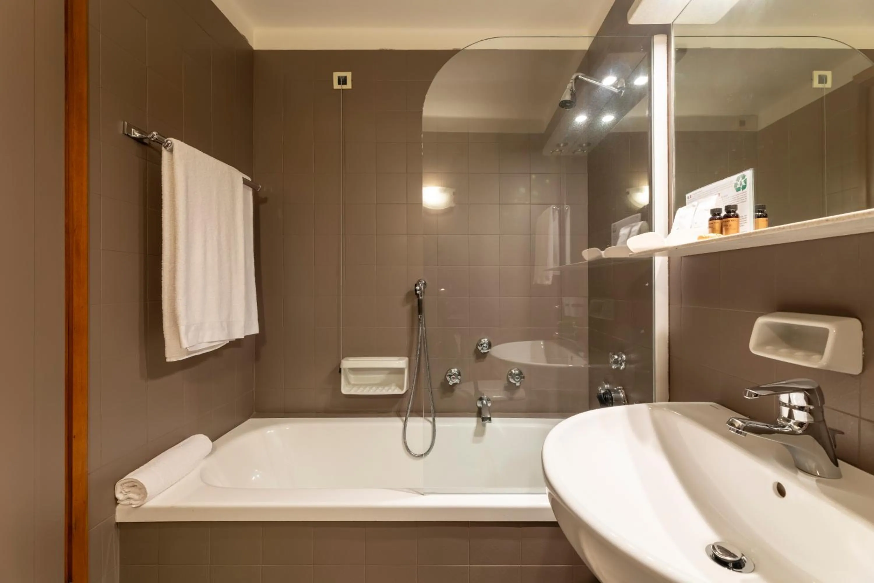 Bath in Hotel Astoria