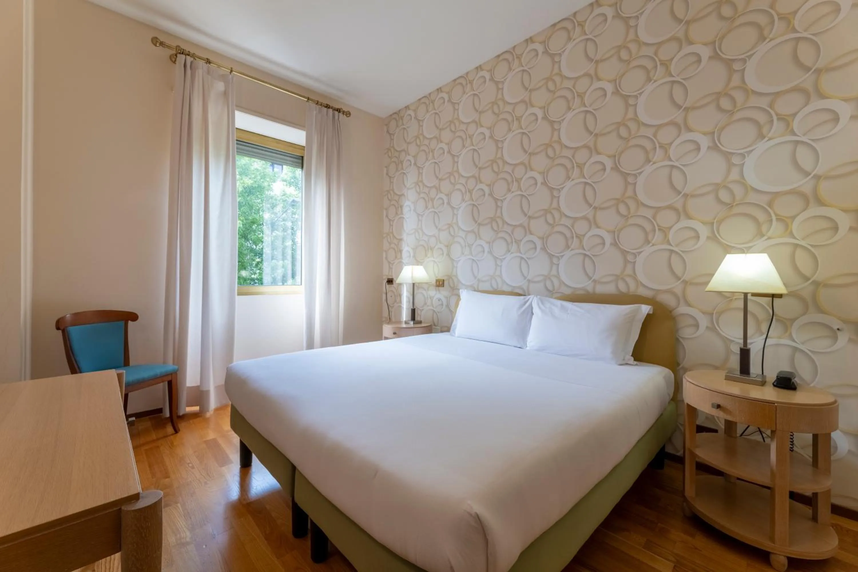 Bedroom, Bed in Hotel Astoria