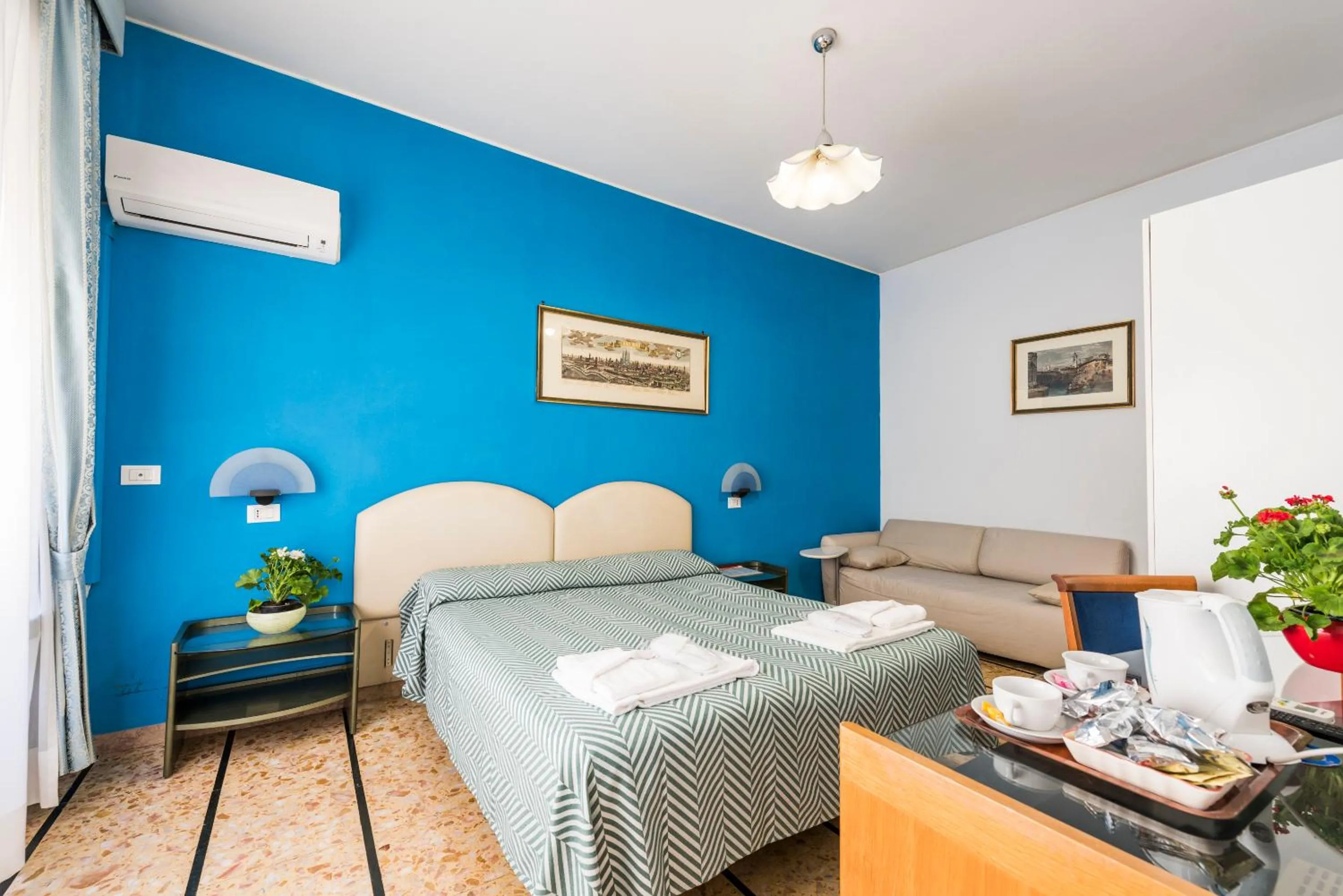 Coffee/tea facilities, Bed in Ai Musei Vaticani BB