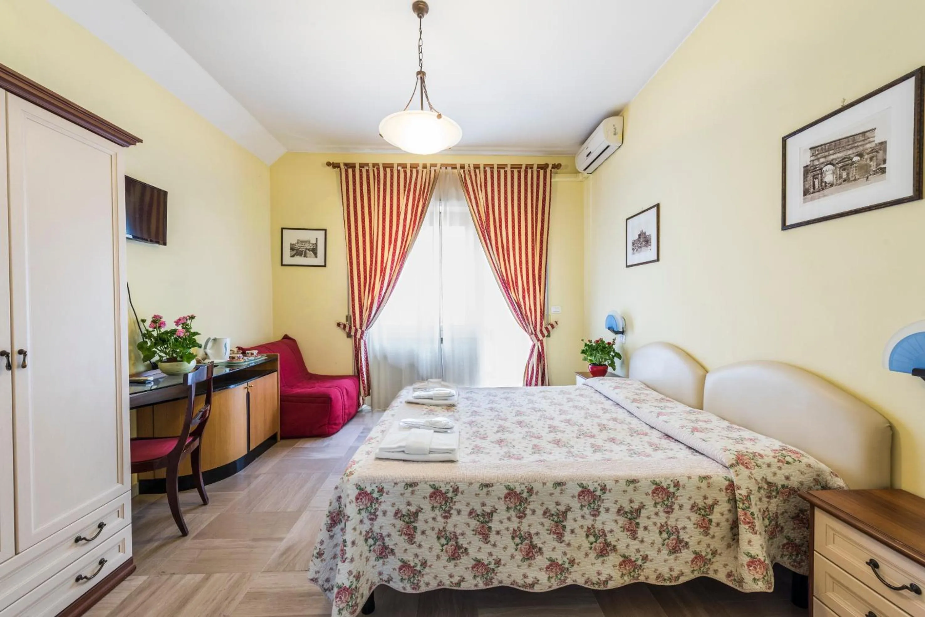 Photo of the whole room, Bed in Ai Musei Vaticani BB