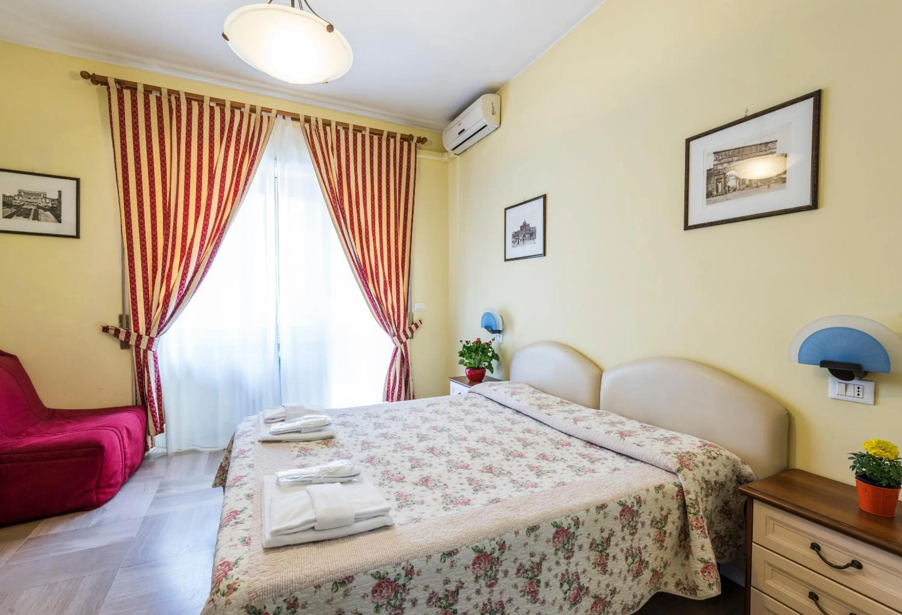 Photo of the whole room, Bed in Ai Musei Vaticani BB