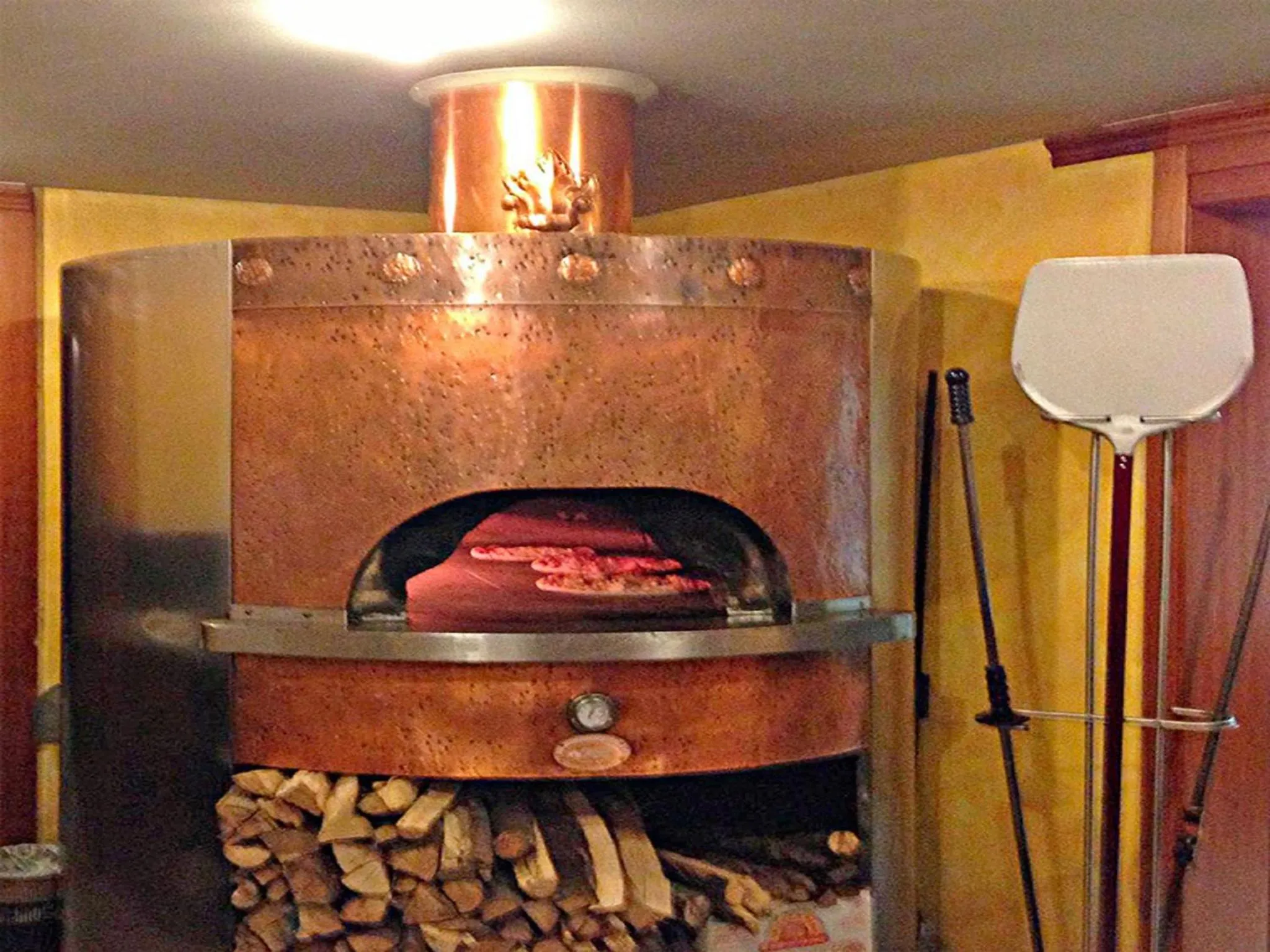 Restaurant/places to eat in Il Leone D'Oro