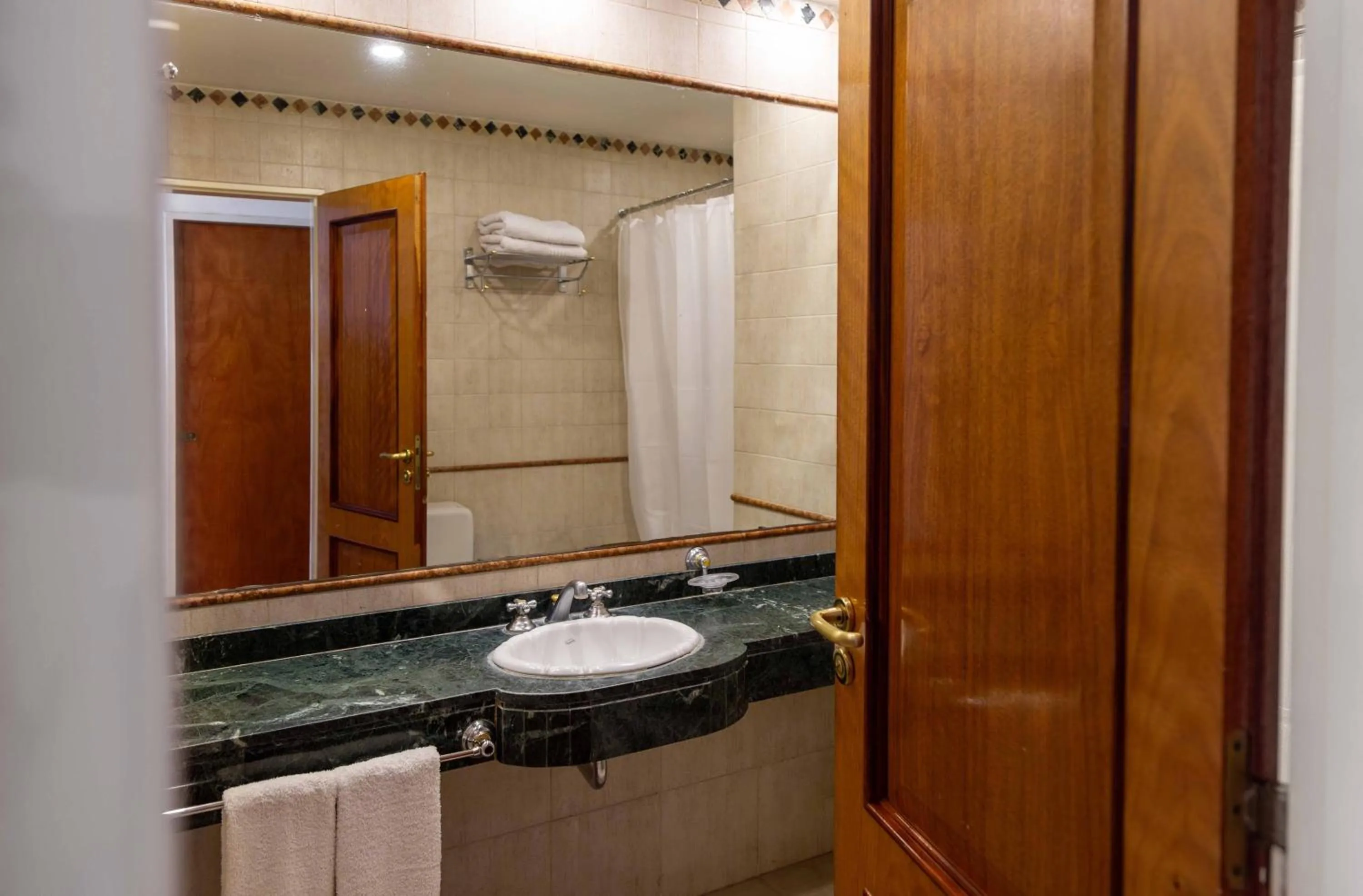 Bathroom in Wyndham Garden Luján