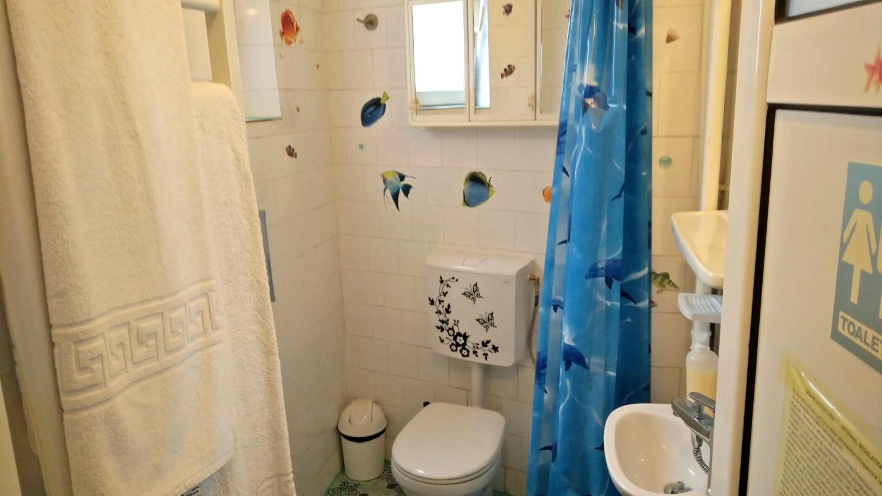 Bathroom in RomPromo Plus Accommodation