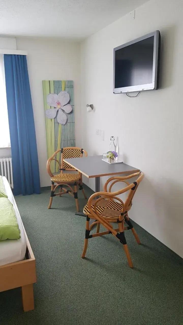 Double Room - single occupancy in Weisses Rössli only Bed & Breakfast self check-in mit Sauna extra Double Room - single occupancy in Weisses Rössli only Bed & Breakfast self check-in mit Sauna extra