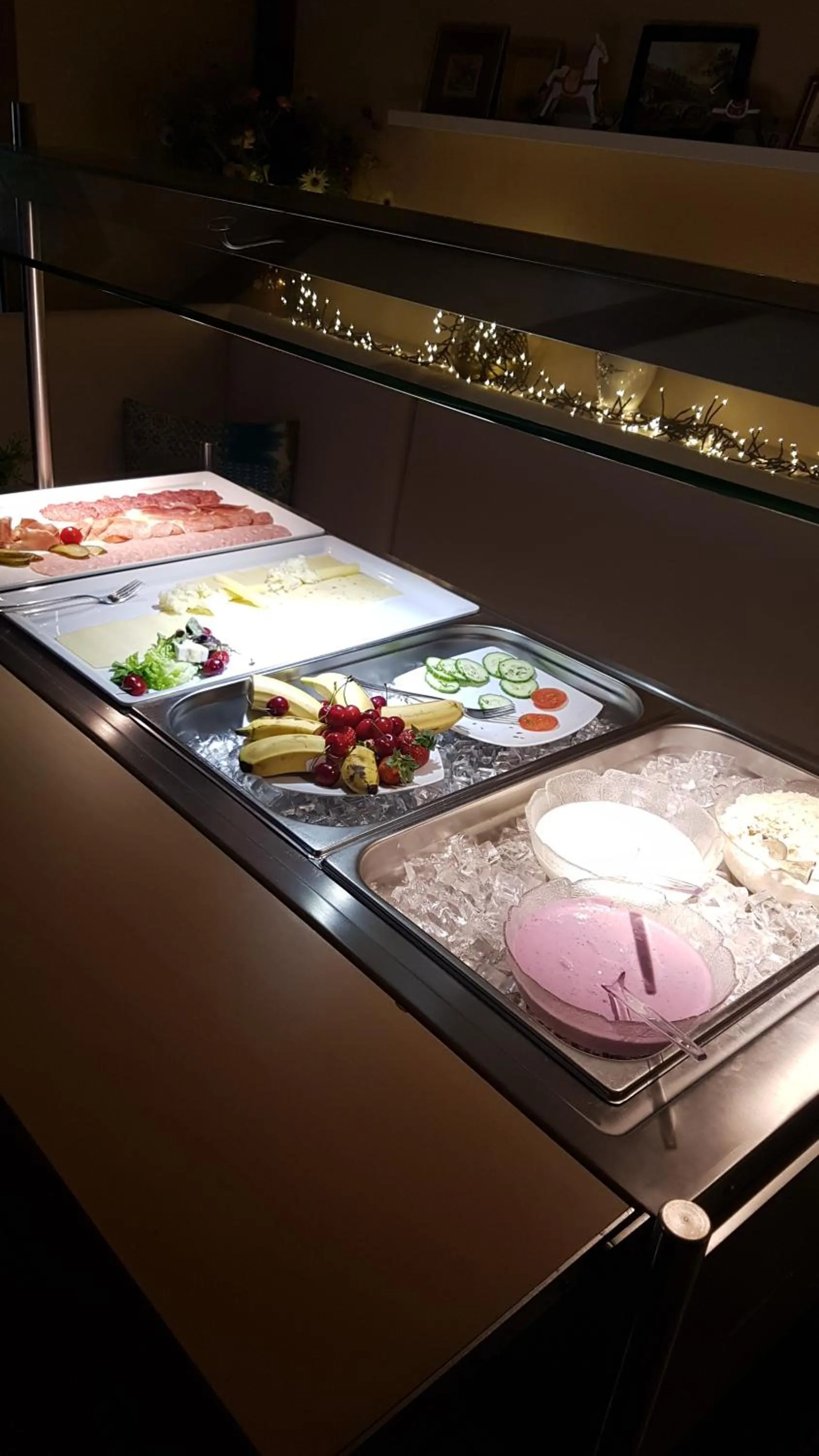 Buffet breakfast in Weisses Rössli only Bed & Breakfast self check-in mit Sauna extra