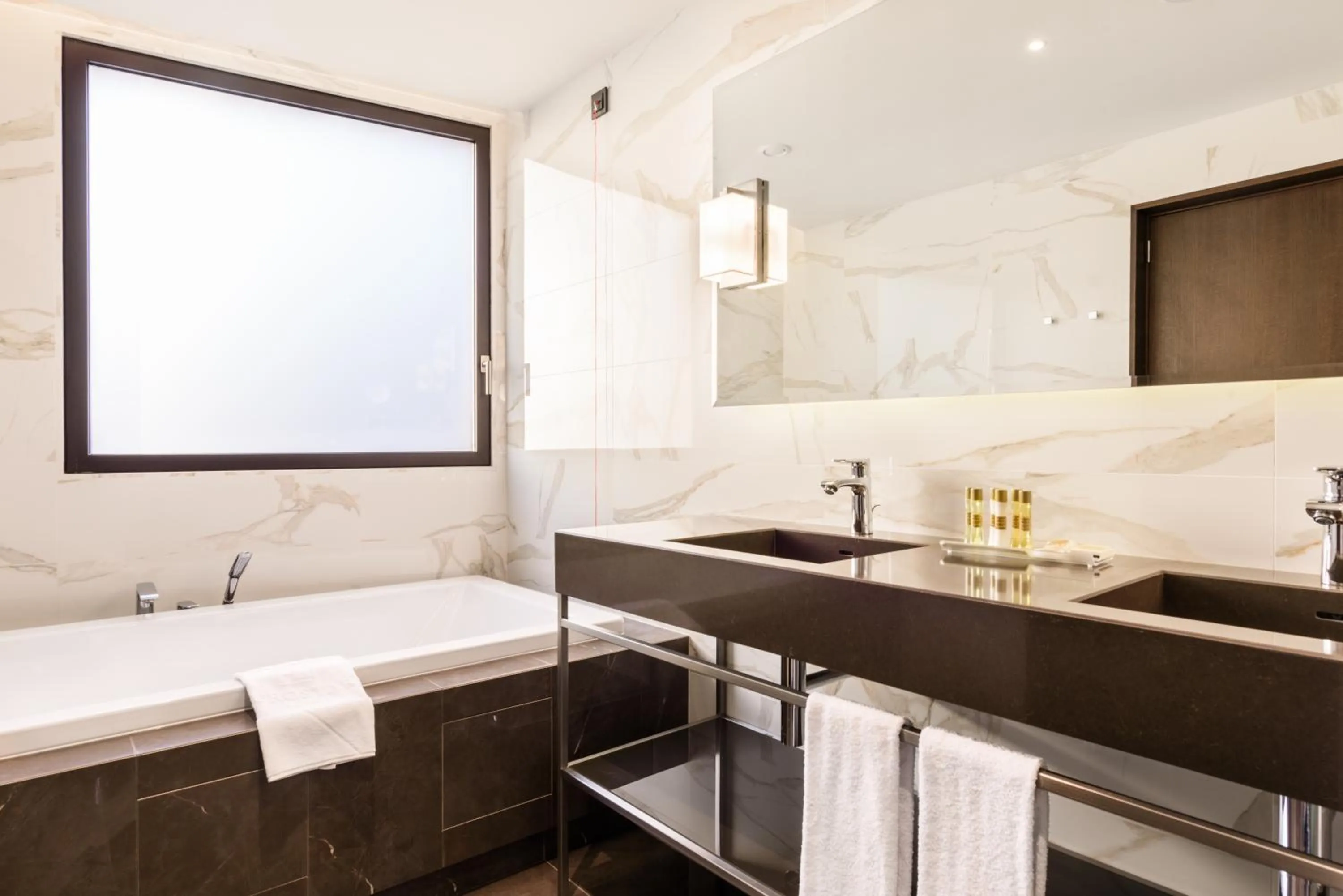 Bathroom, Bed in Áurea Museum by Eurostars Hotel Company