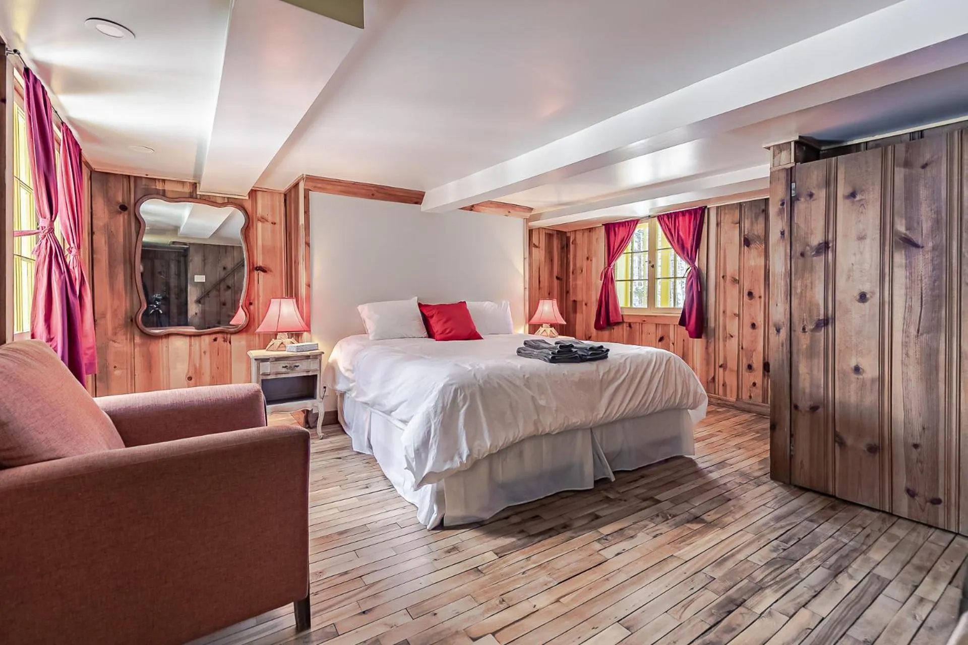 Bed in Auberge Spa & Beaux Reves