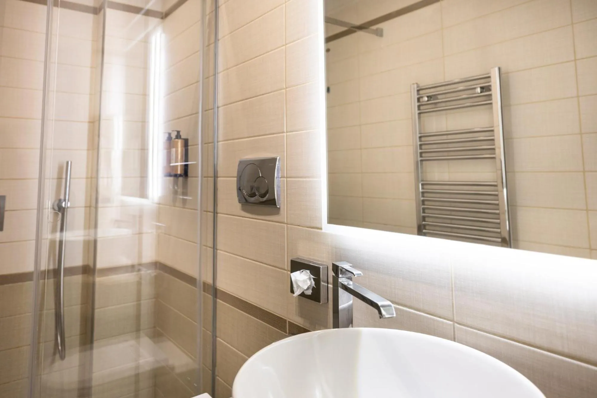 Shower in Zaccardi Roof Garden