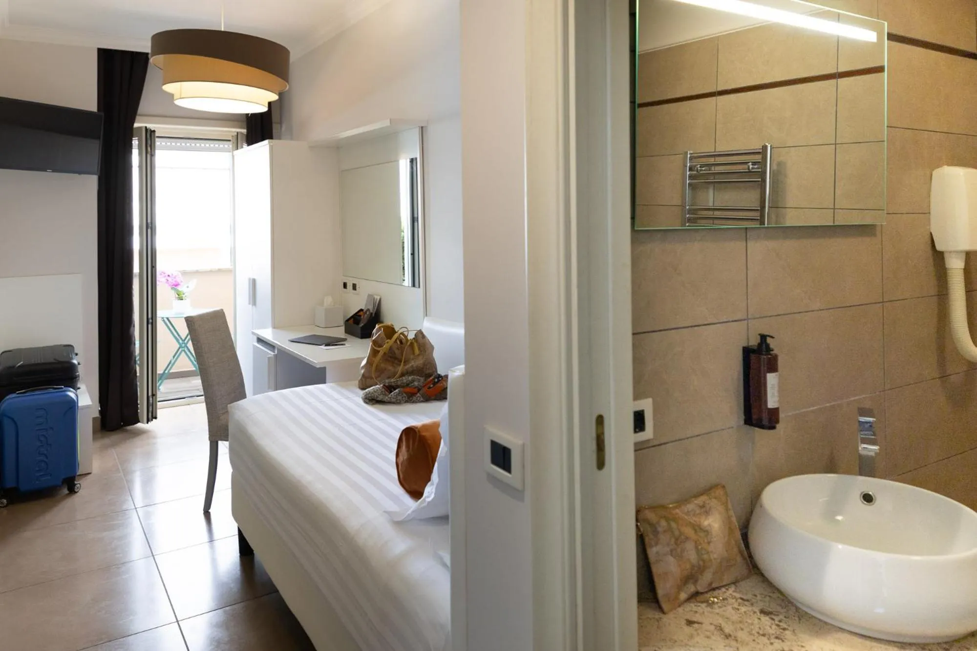 Bathroom, Bed in Zaccardi Roof Garden