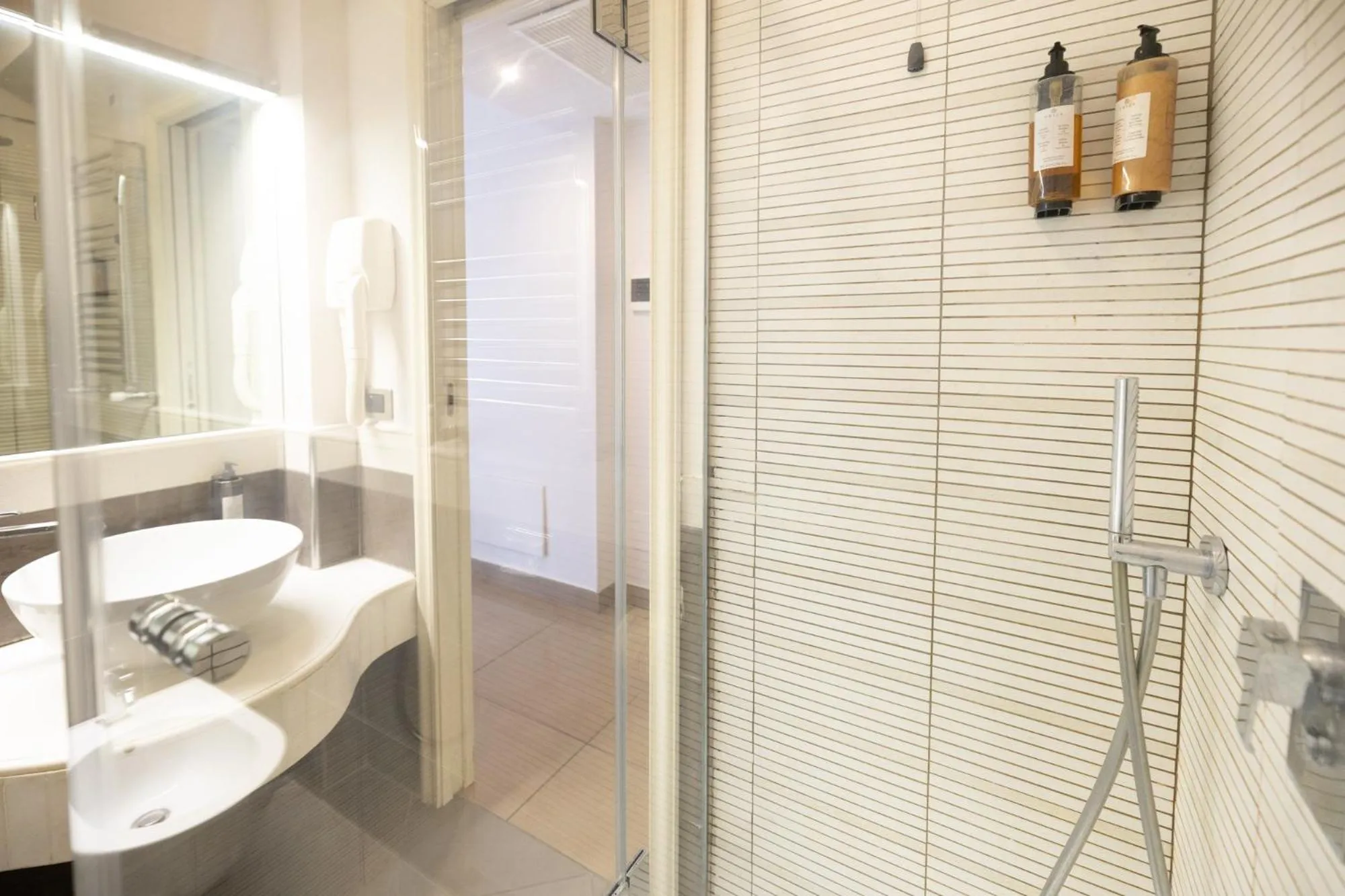 Shower in Zaccardi Roof Garden