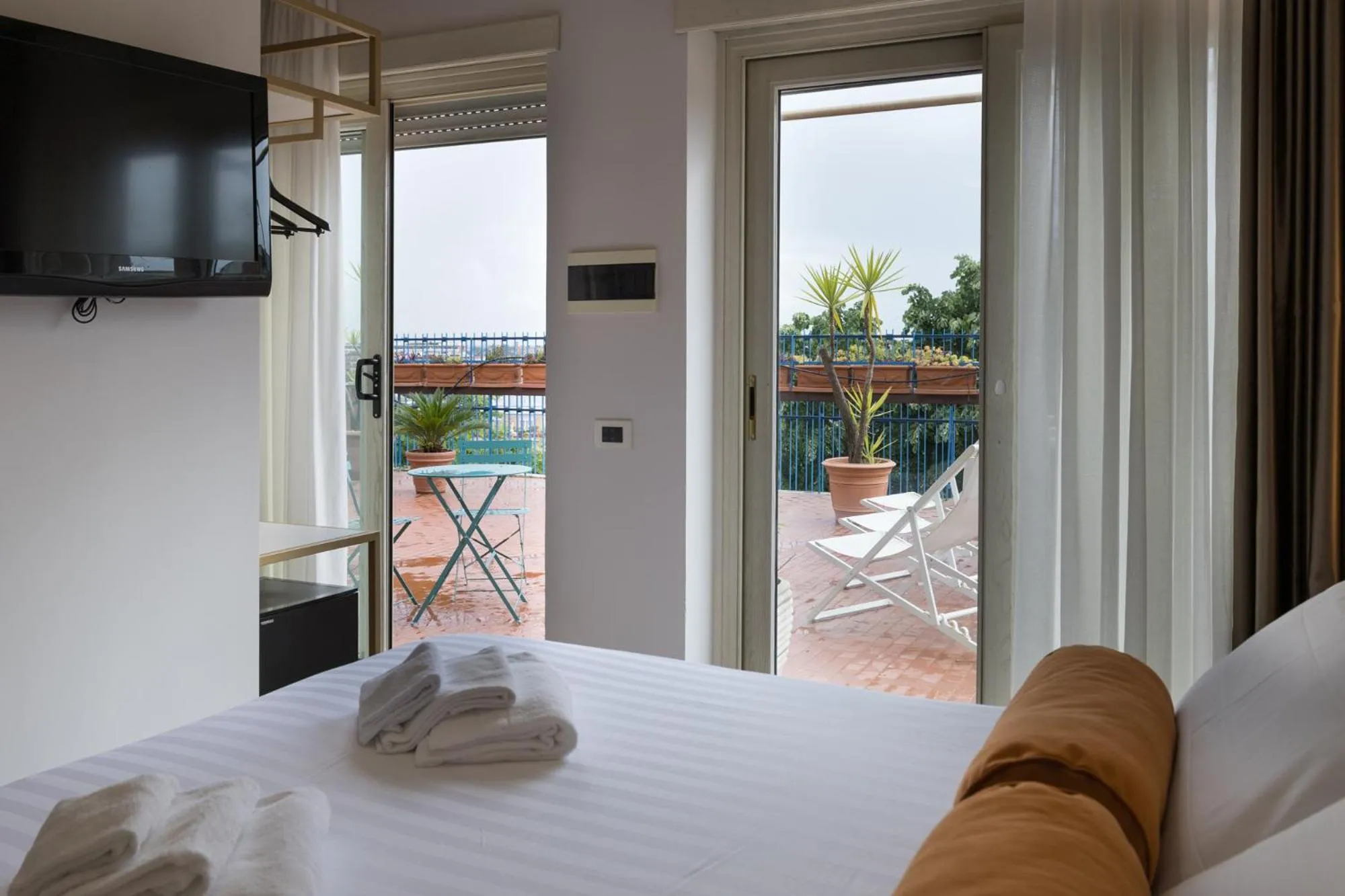 Photo of the whole room, Bed in Zaccardi Roof Garden