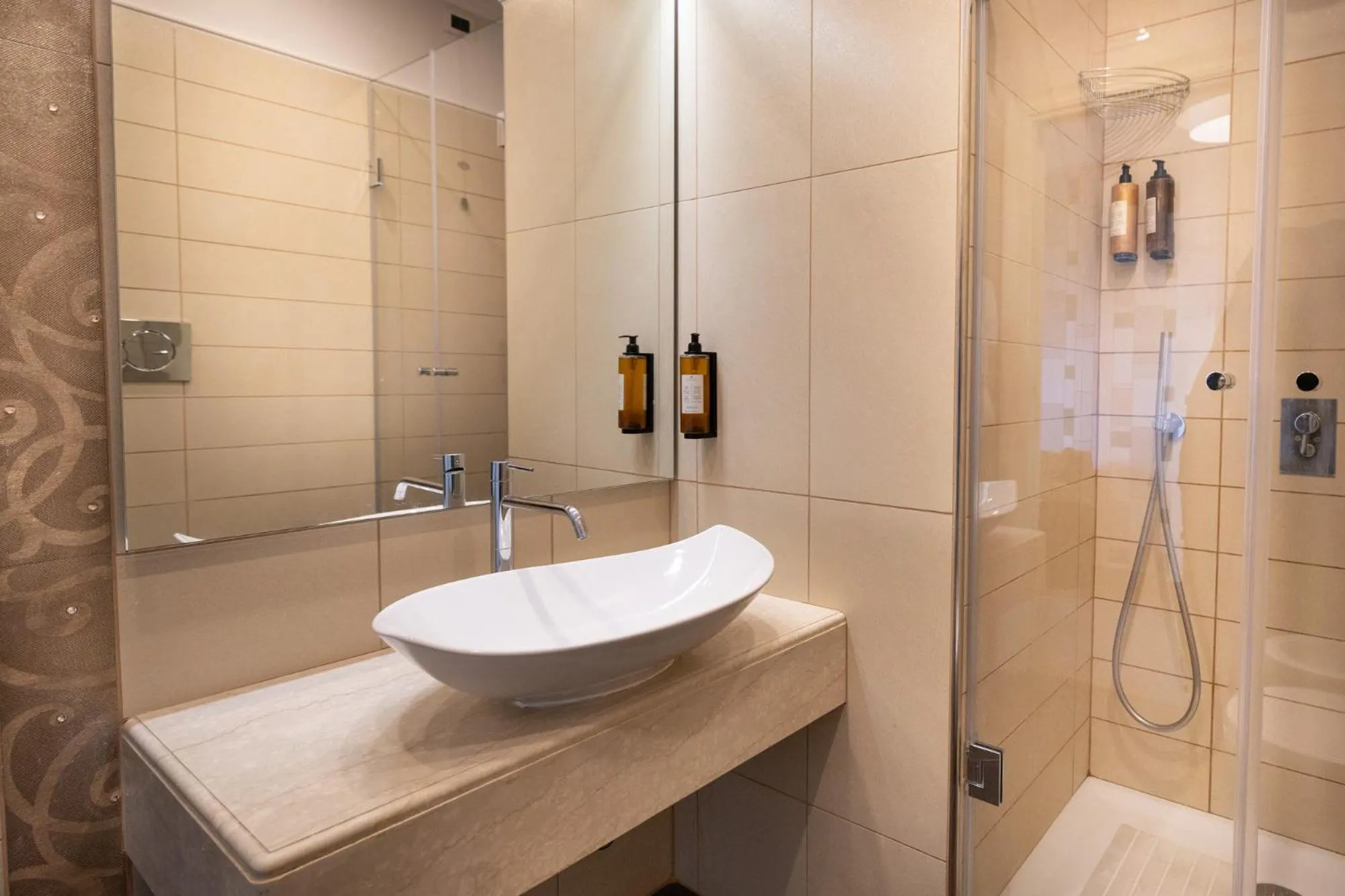 Shower in Zaccardi Roof Garden