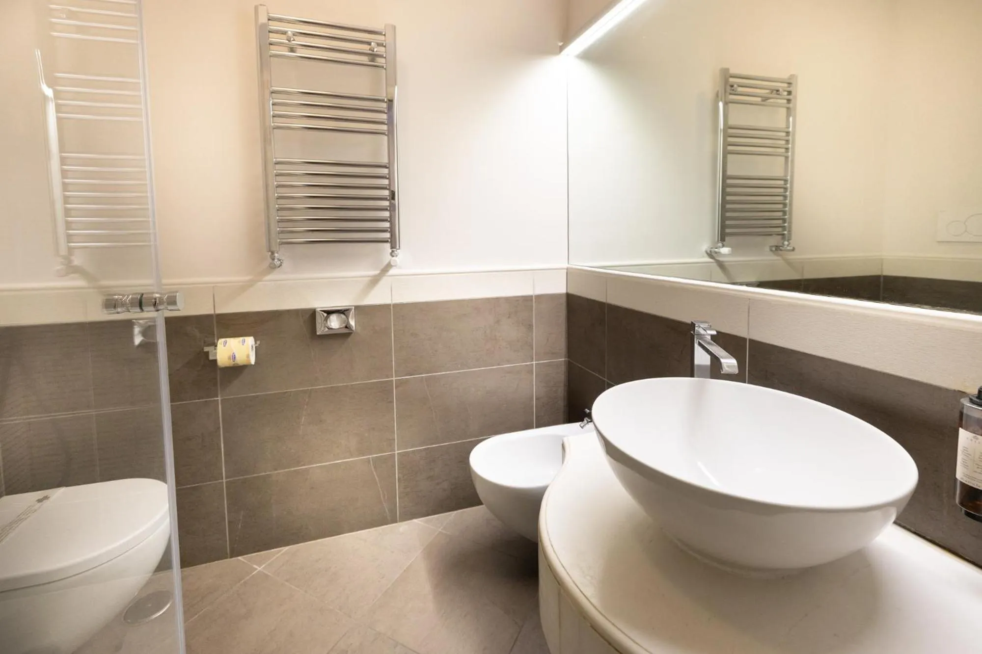 Shower in Zaccardi Roof Garden