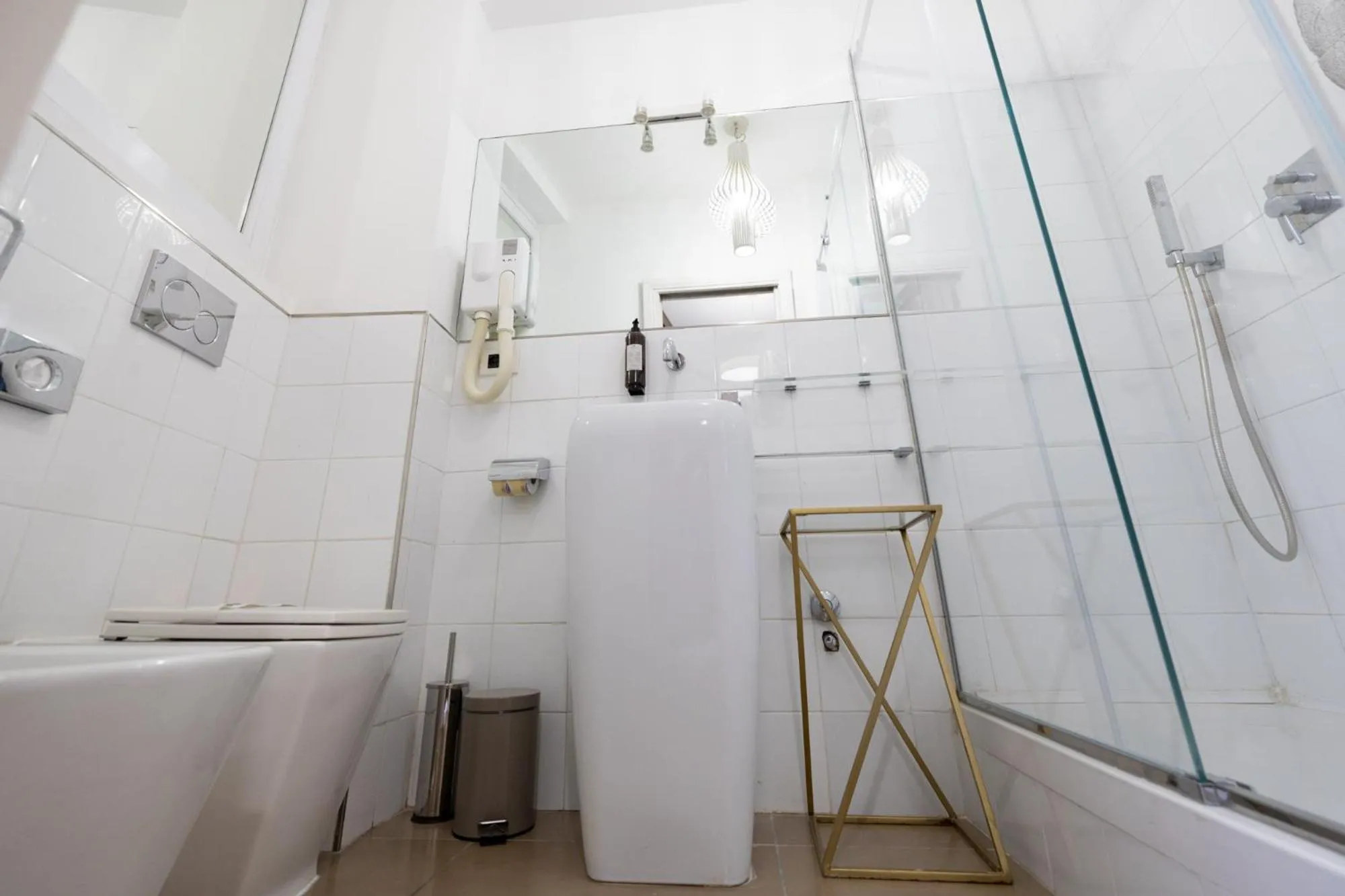 Shower in Zaccardi Roof Garden