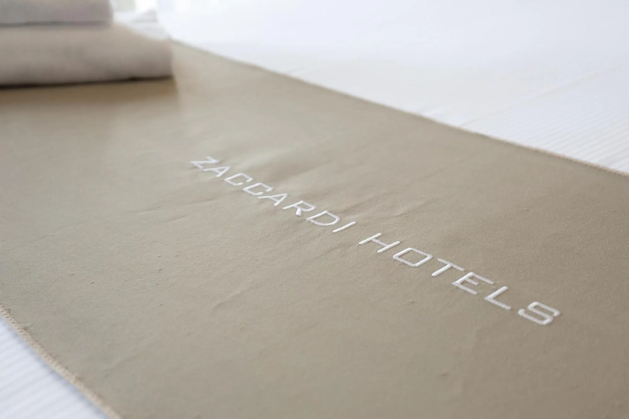 Logo/Certificate/Sign in Zaccardi Roof Garden