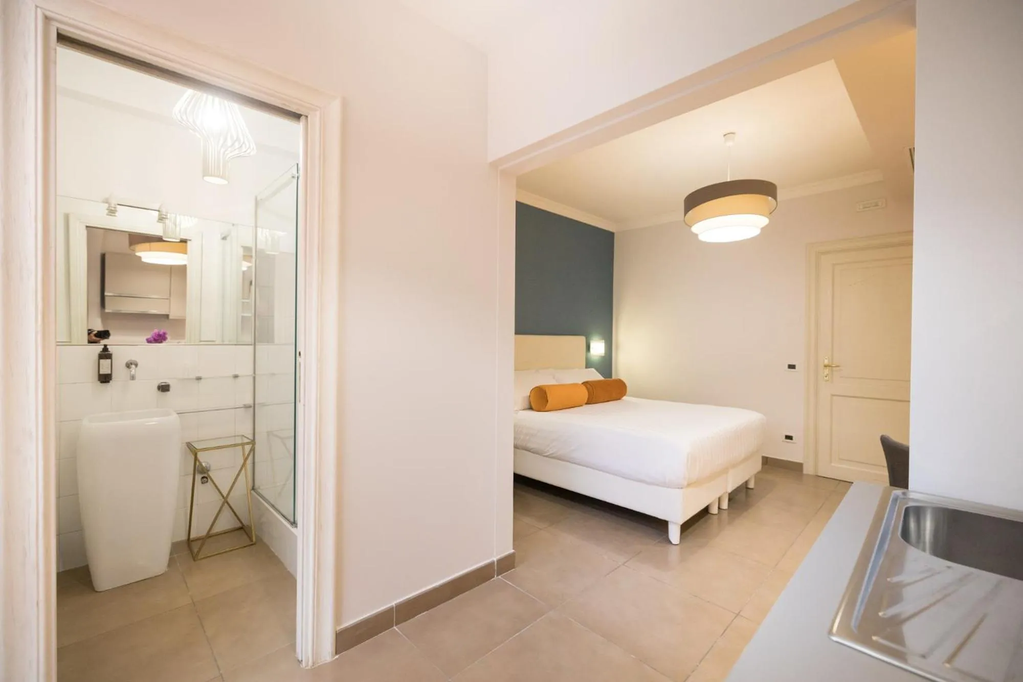 Photo of the whole room, Bed in Zaccardi Roof Garden