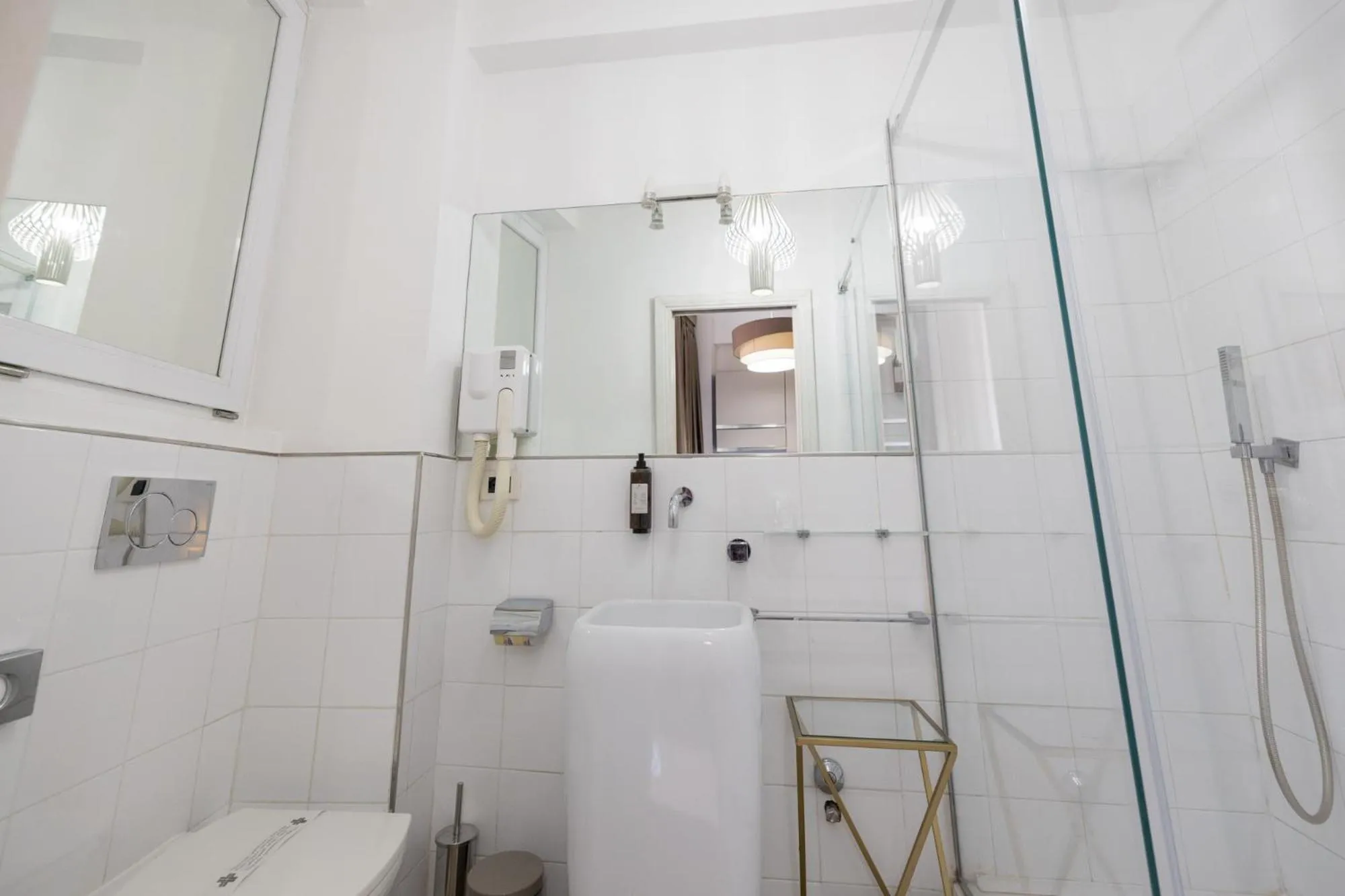 Shower in Zaccardi Roof Garden