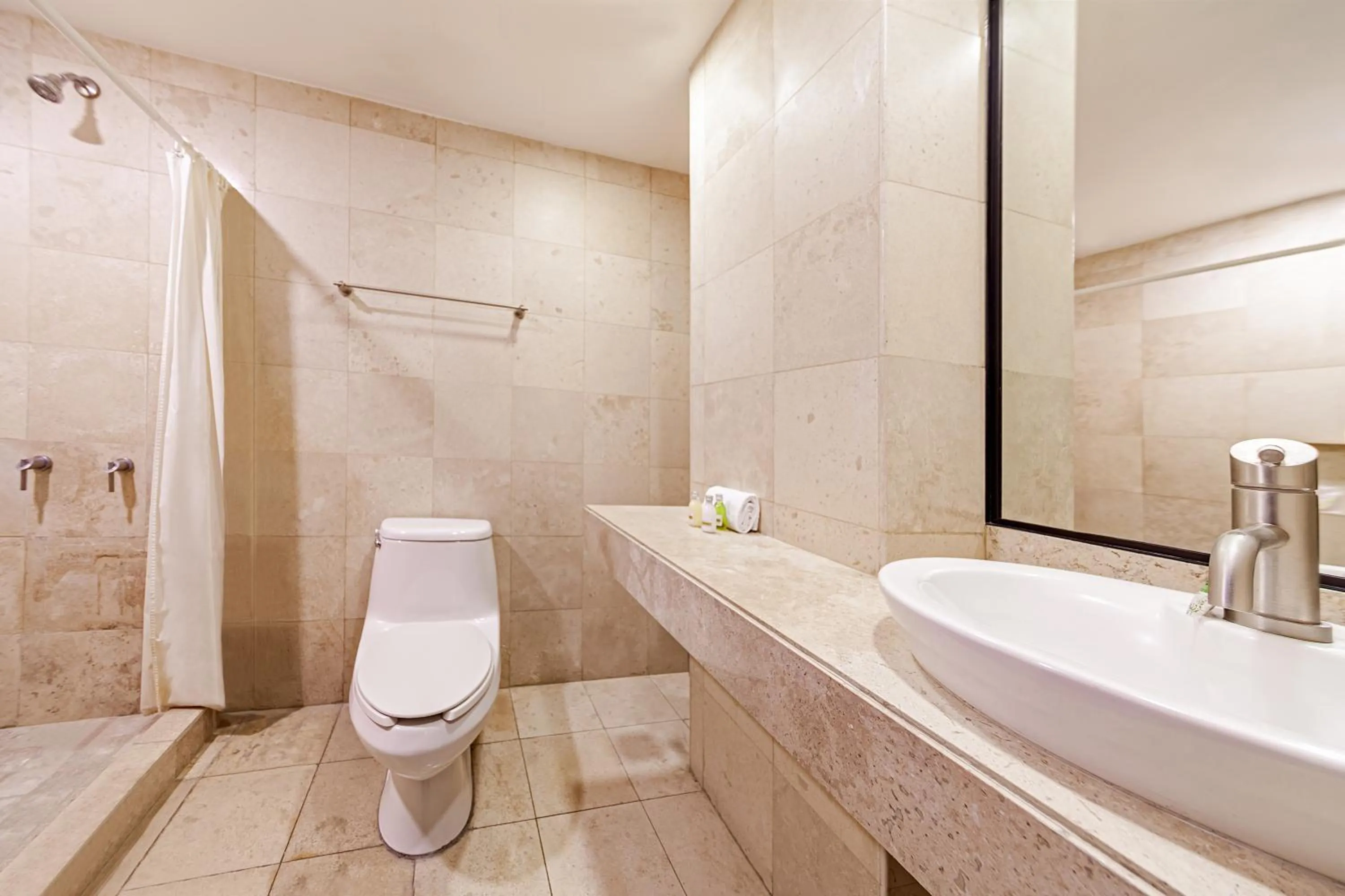 Shower in Suites Teca Once