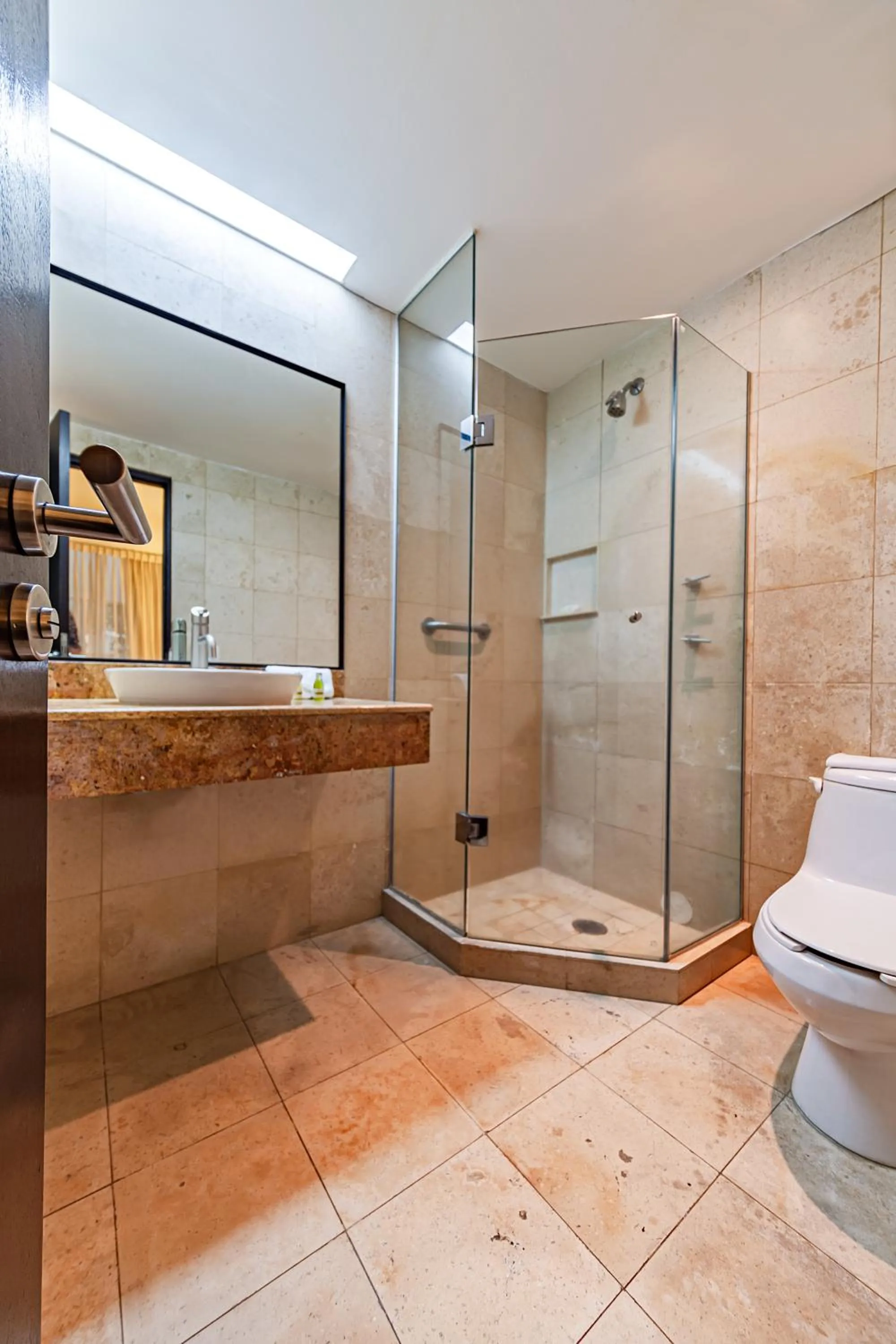 Shower in Suites Teca Once