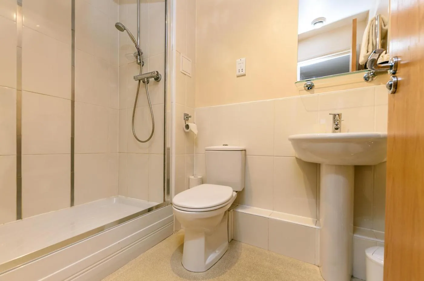 Shower in Abodebed - Handleys Court