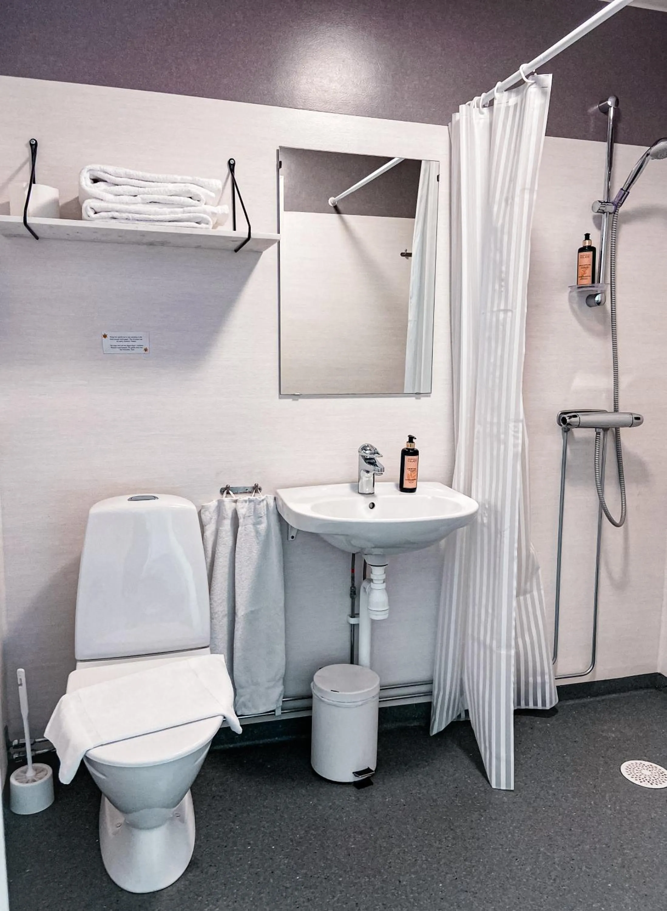 Shower in Gårdens & Apotekarns B&B