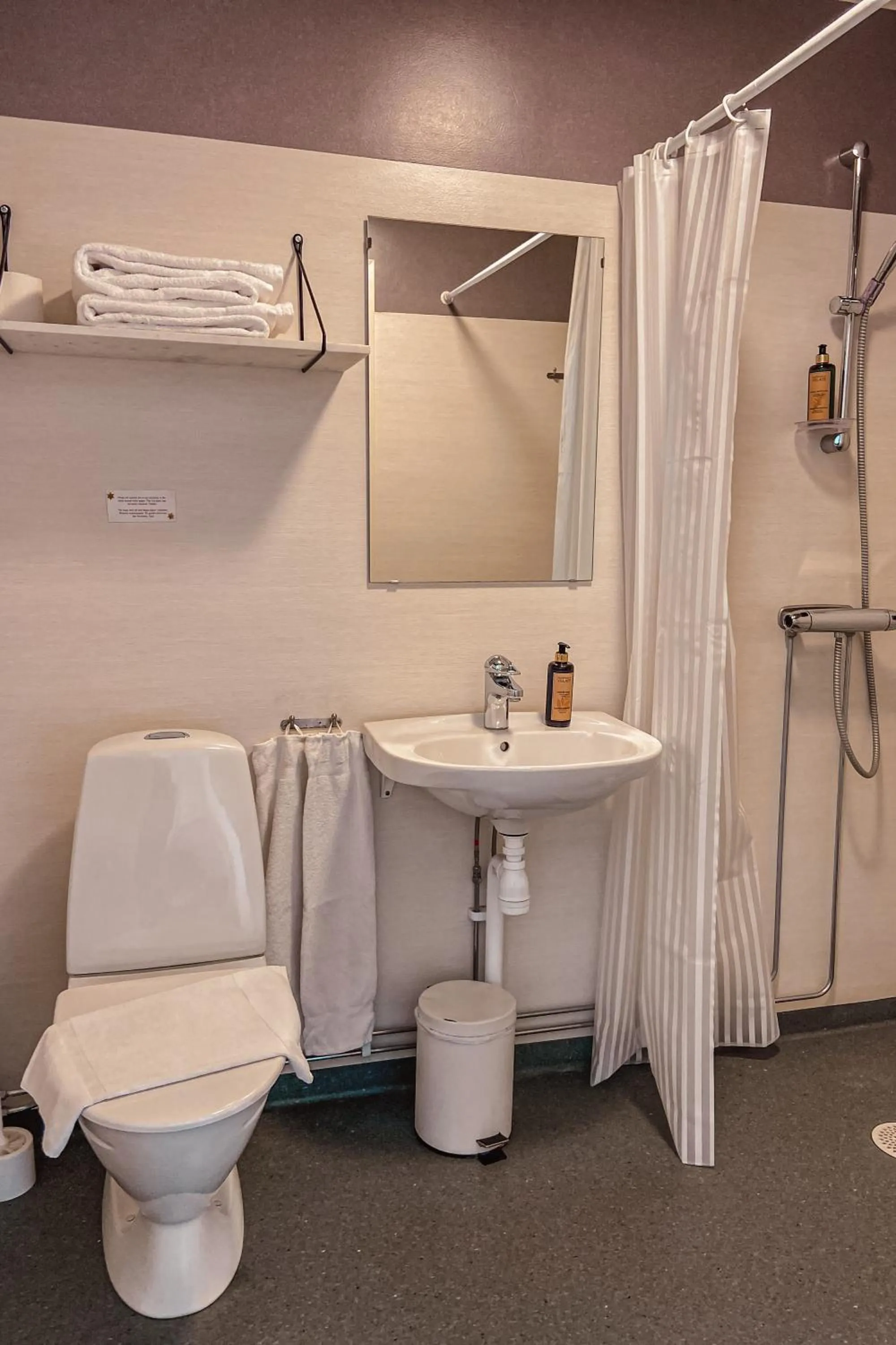 Bathroom in Gårdens & Apotekarns B&B