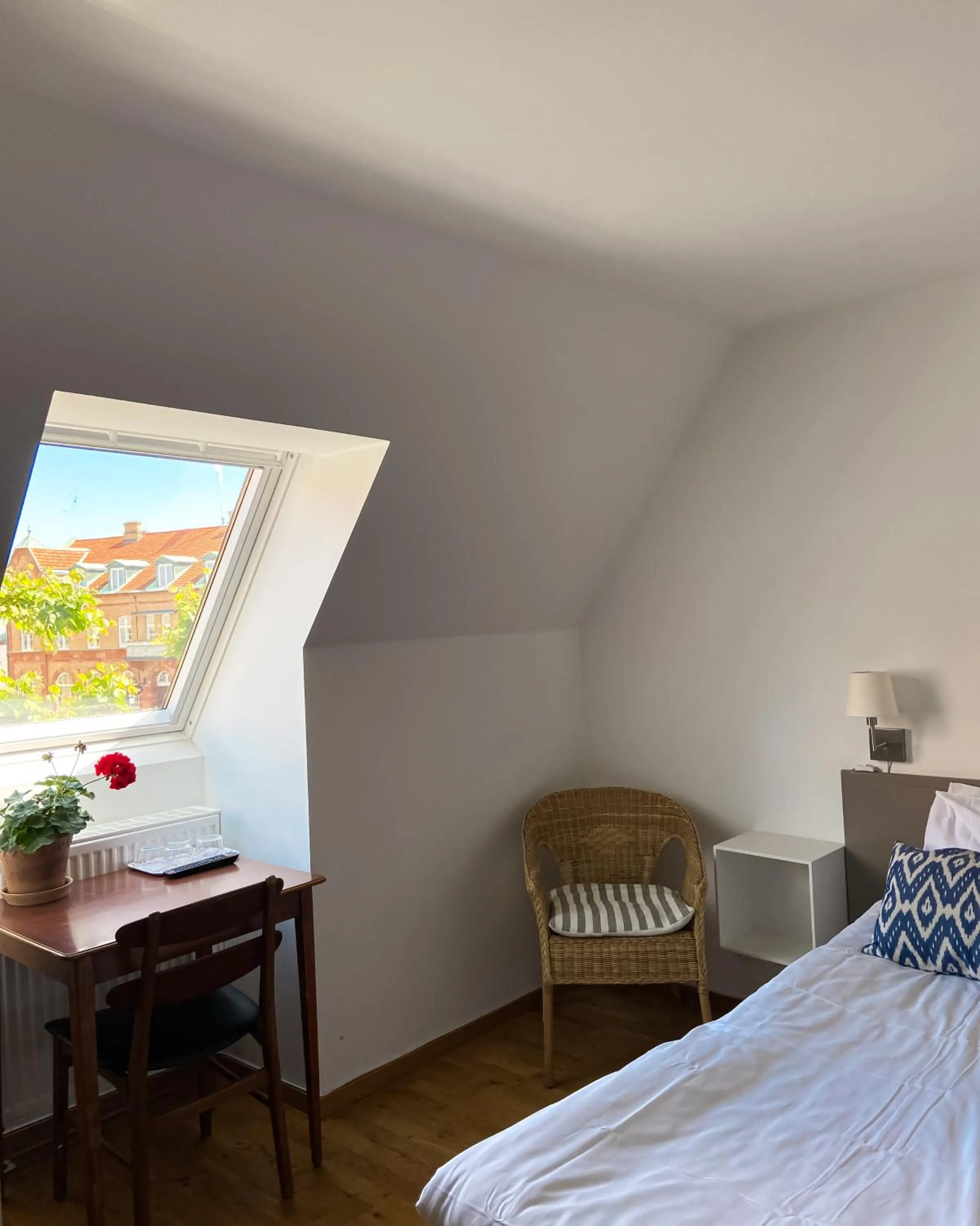 Photo of the whole room in Gårdens & Apotekarns B&B