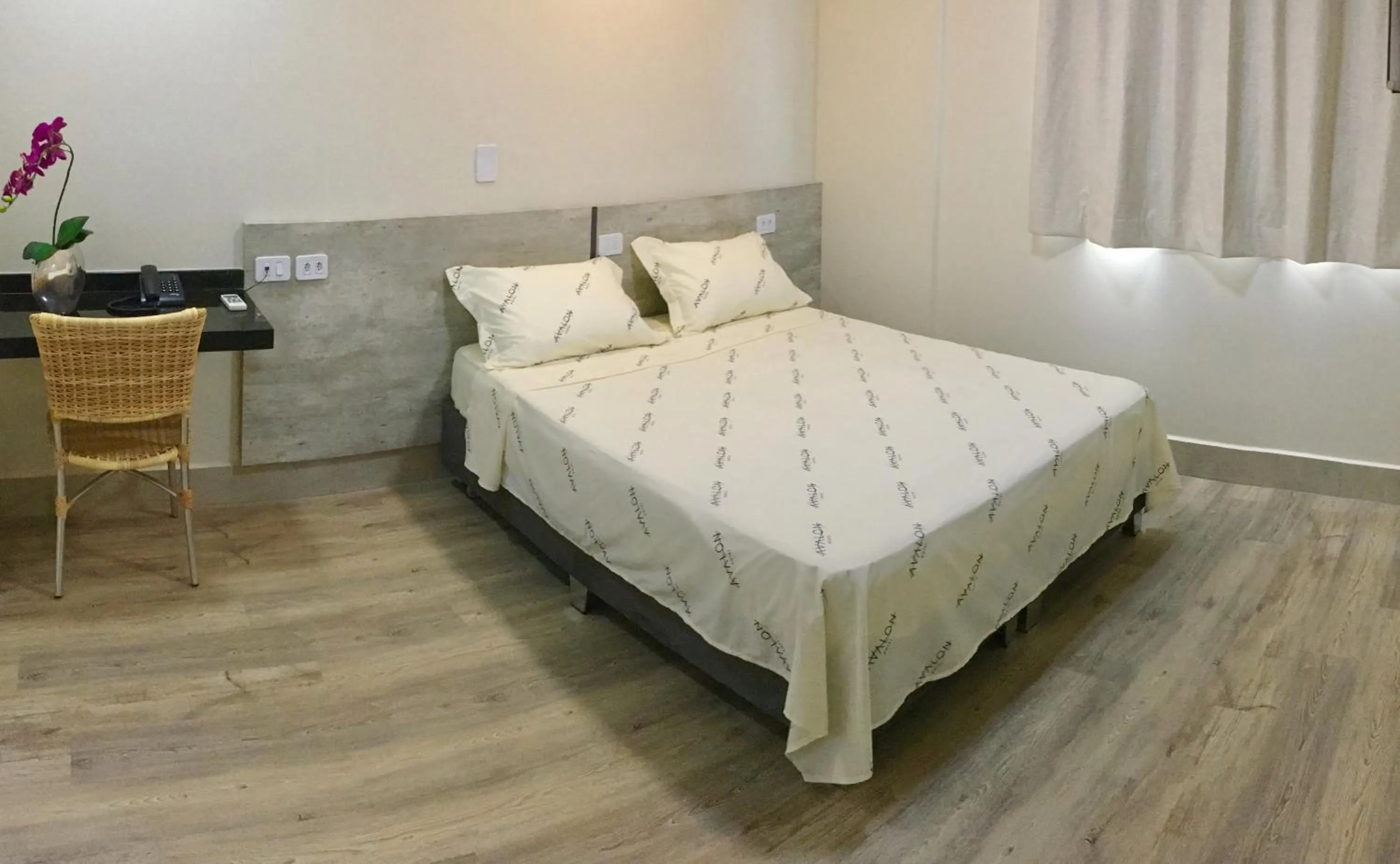 Photo of the whole room, Bed in Hotel Avalon Maringá Econômico