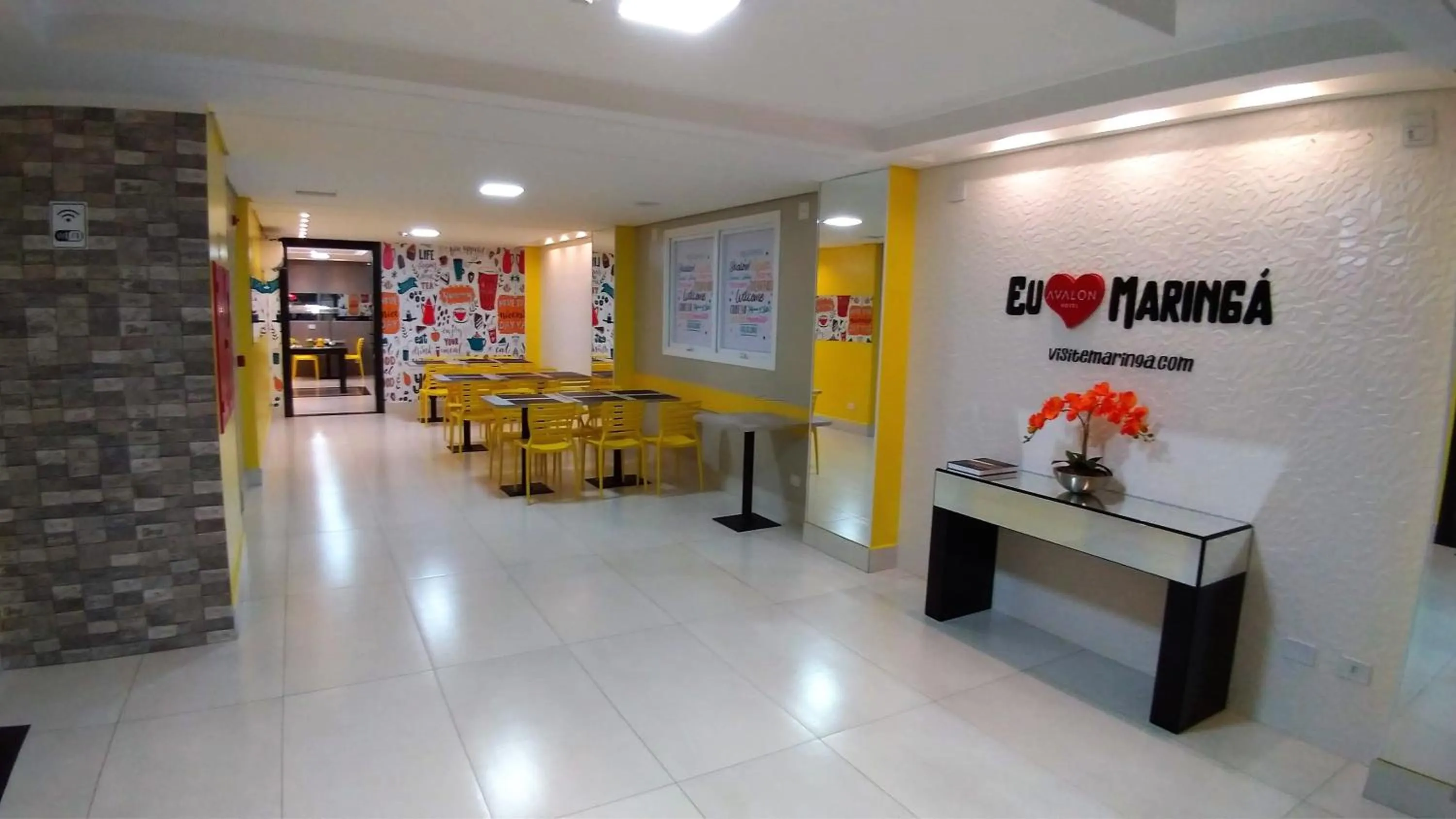 Breakfast in Hotel Avalon Maringá Econômico