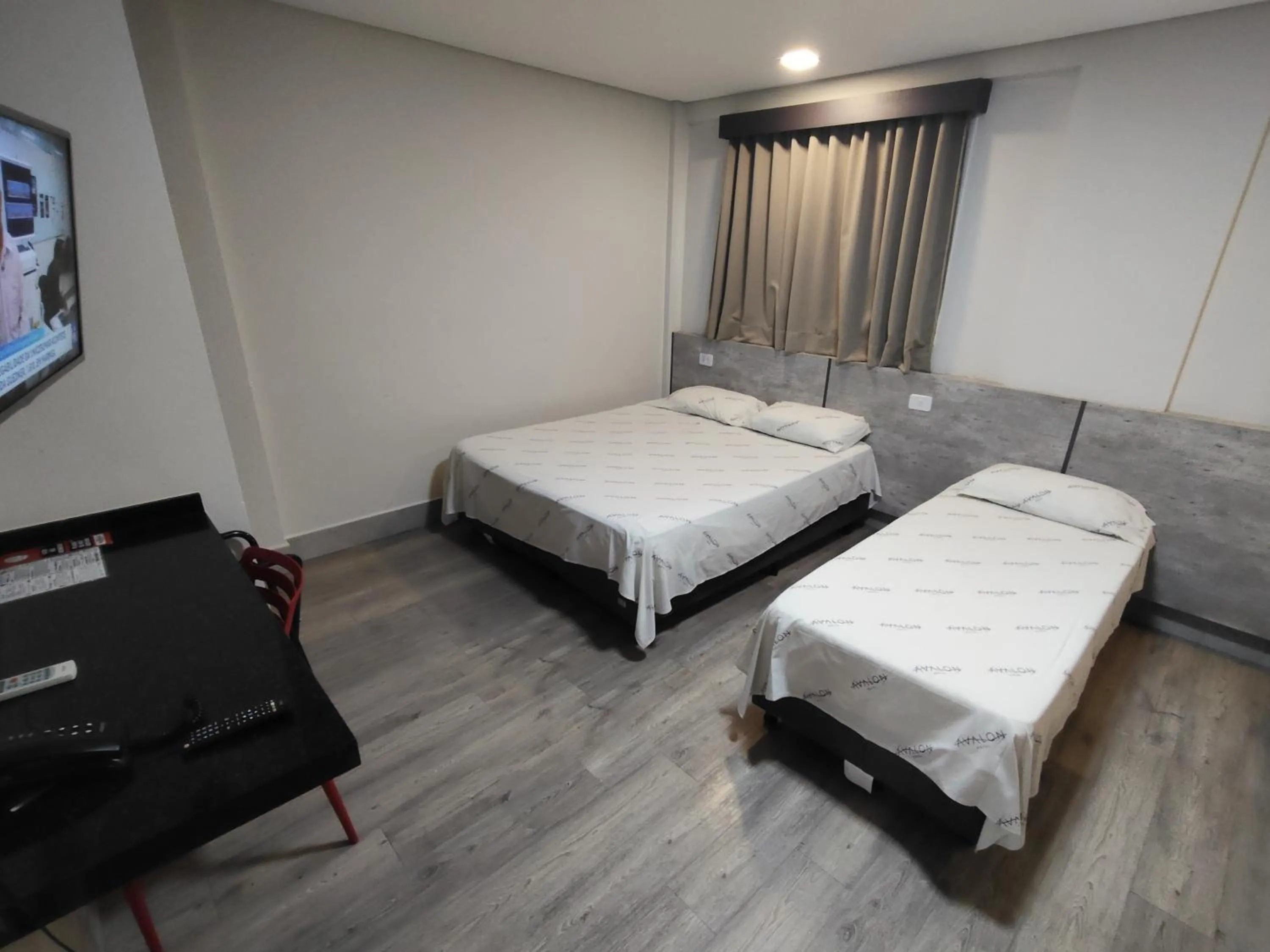 Photo of the whole room, Bed in Hotel Avalon Maringá Econômico