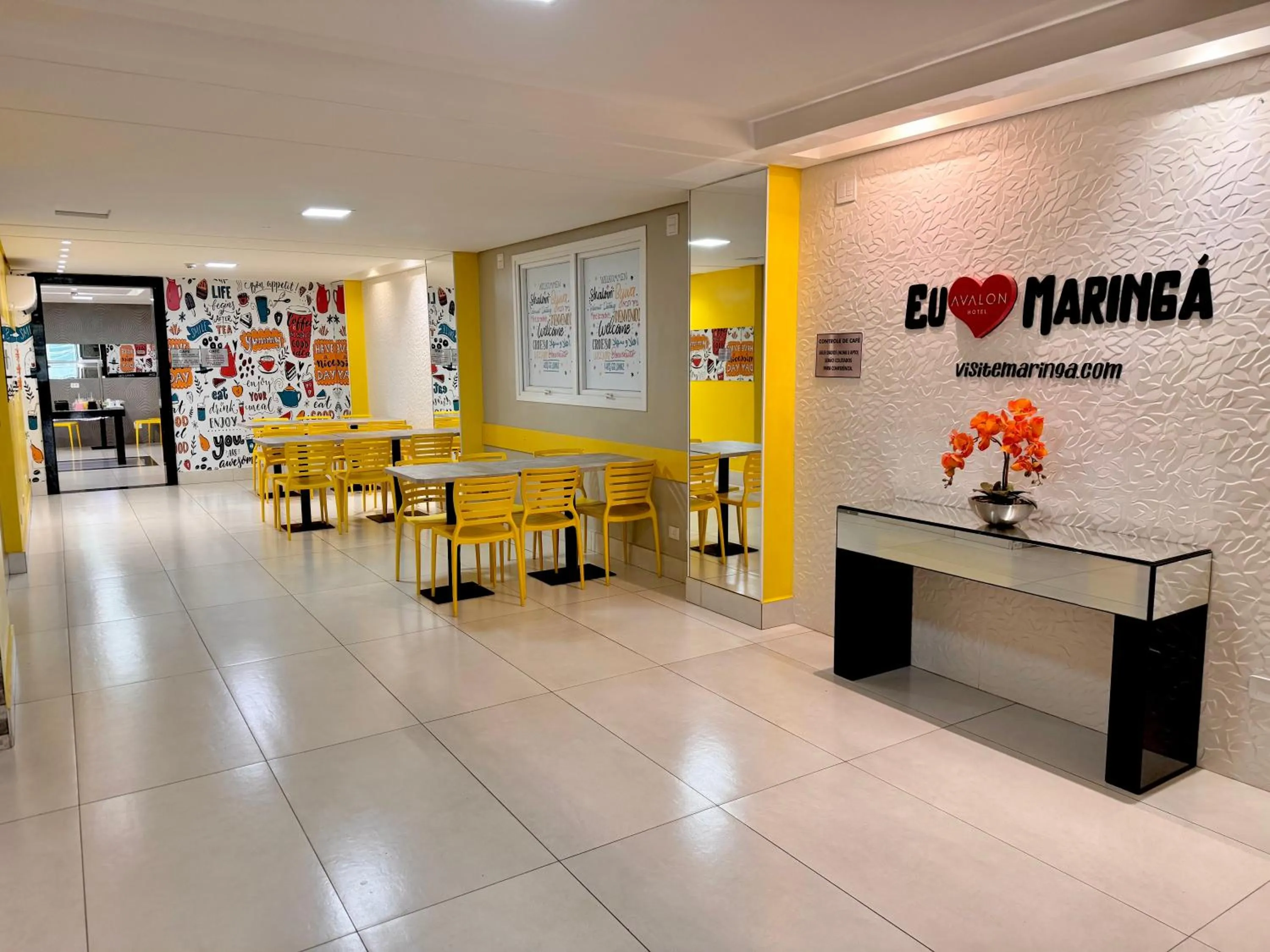 Breakfast in Hotel Avalon Maringá Econômico